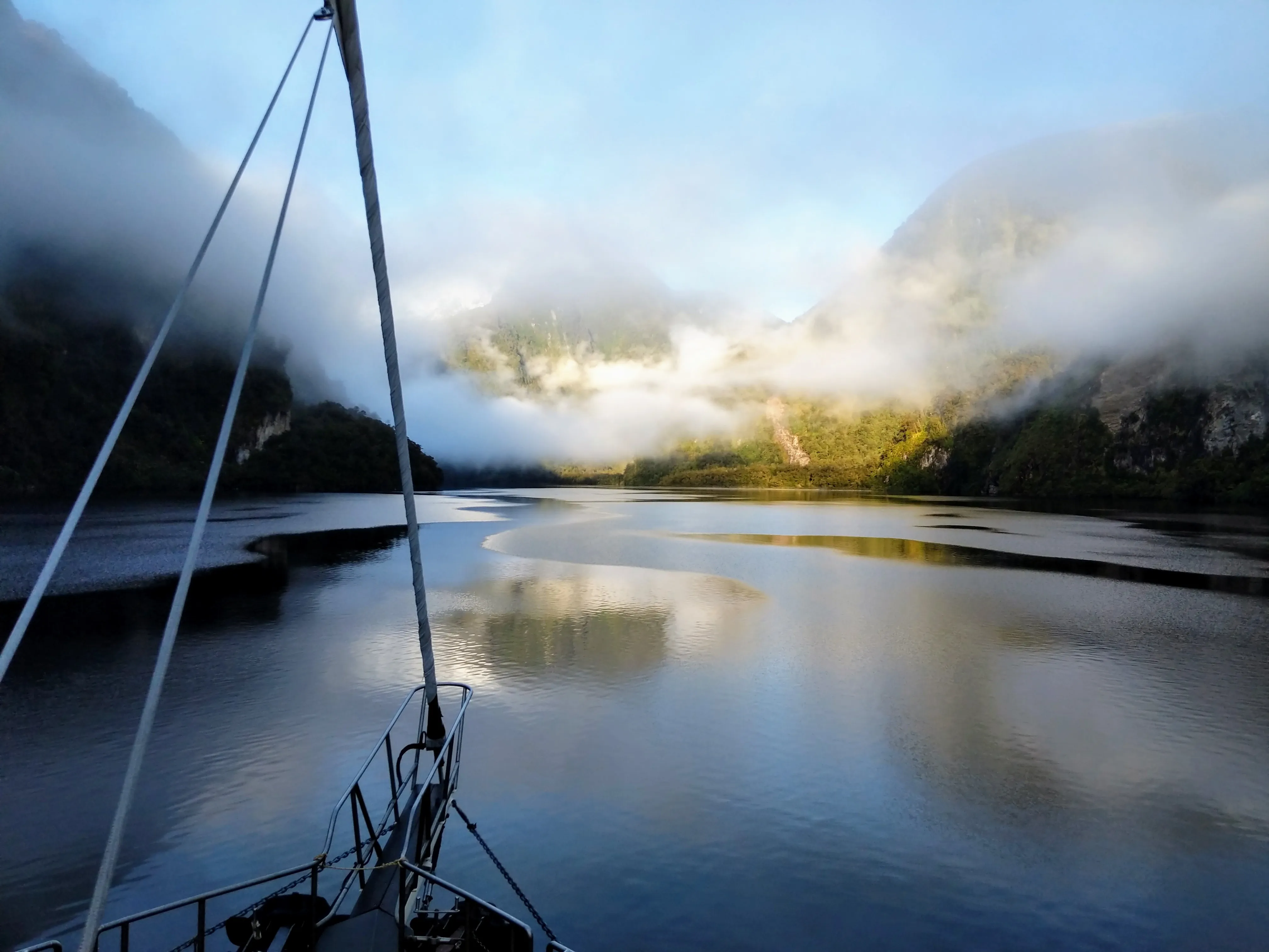cruise boat morning.EfCNHLv0.jpg