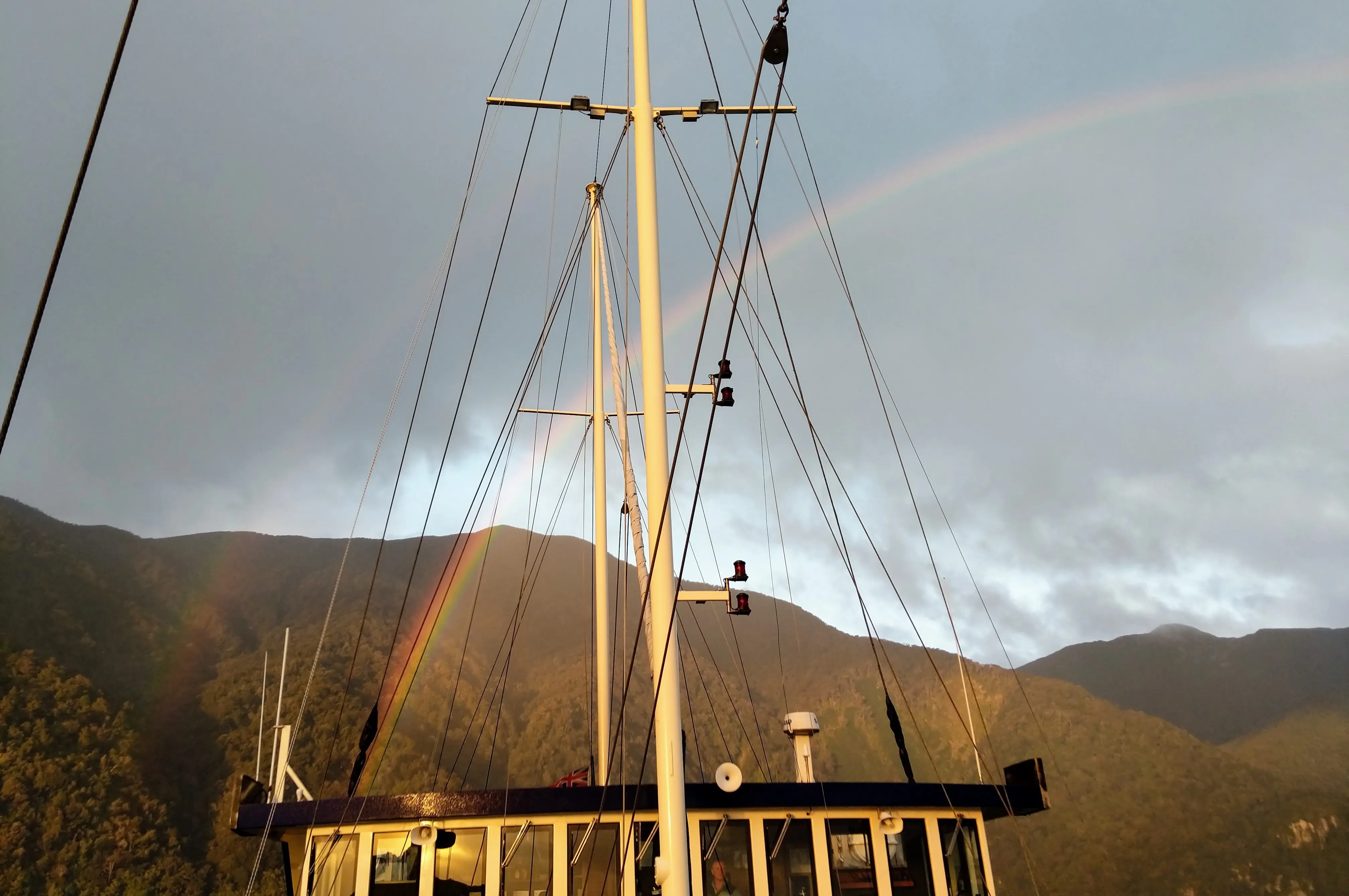cruise boat rainbow.Dbce4T9T.jpg