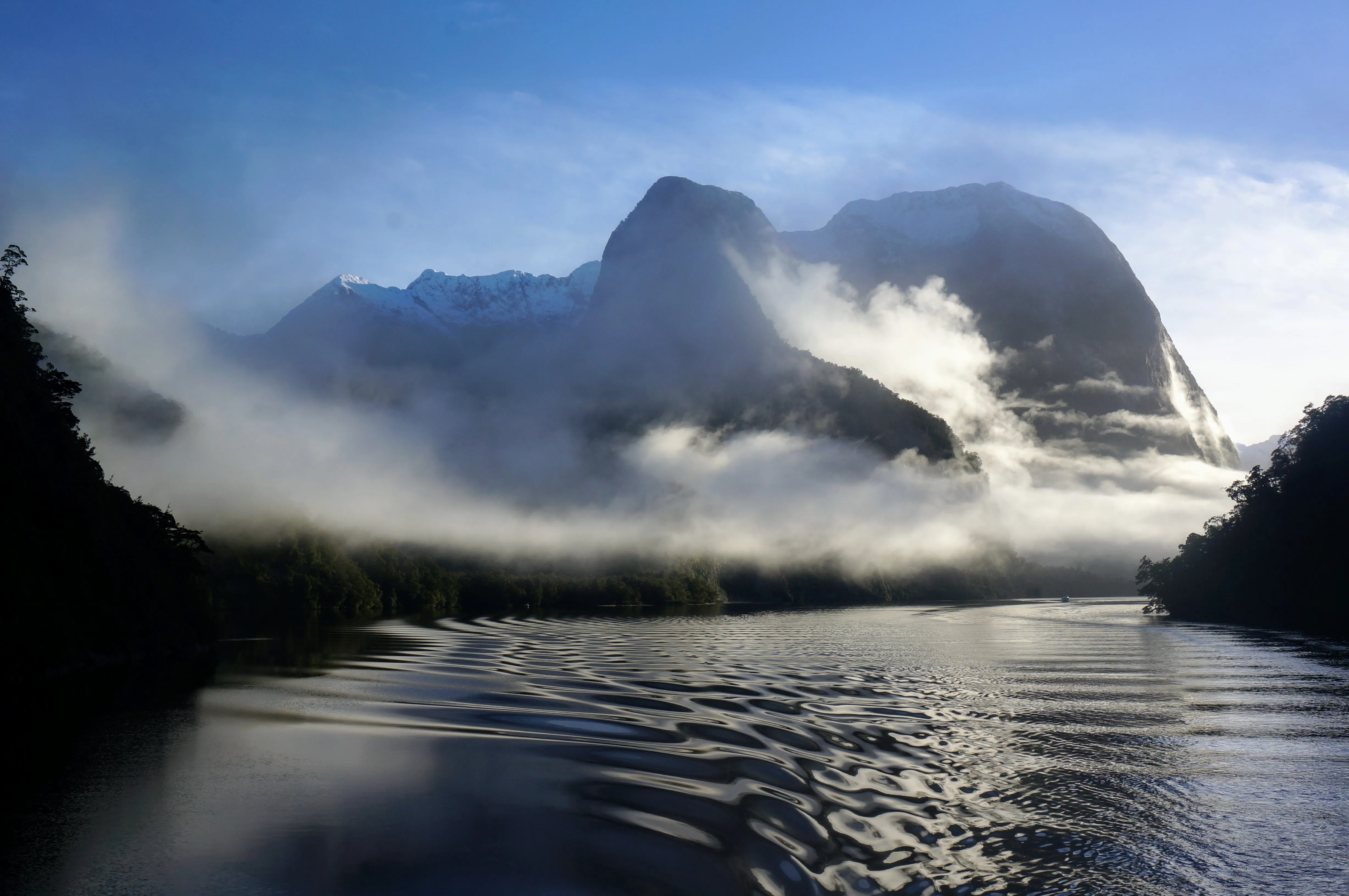 cruise mountains fog 2.C6WiAYwf.jpg