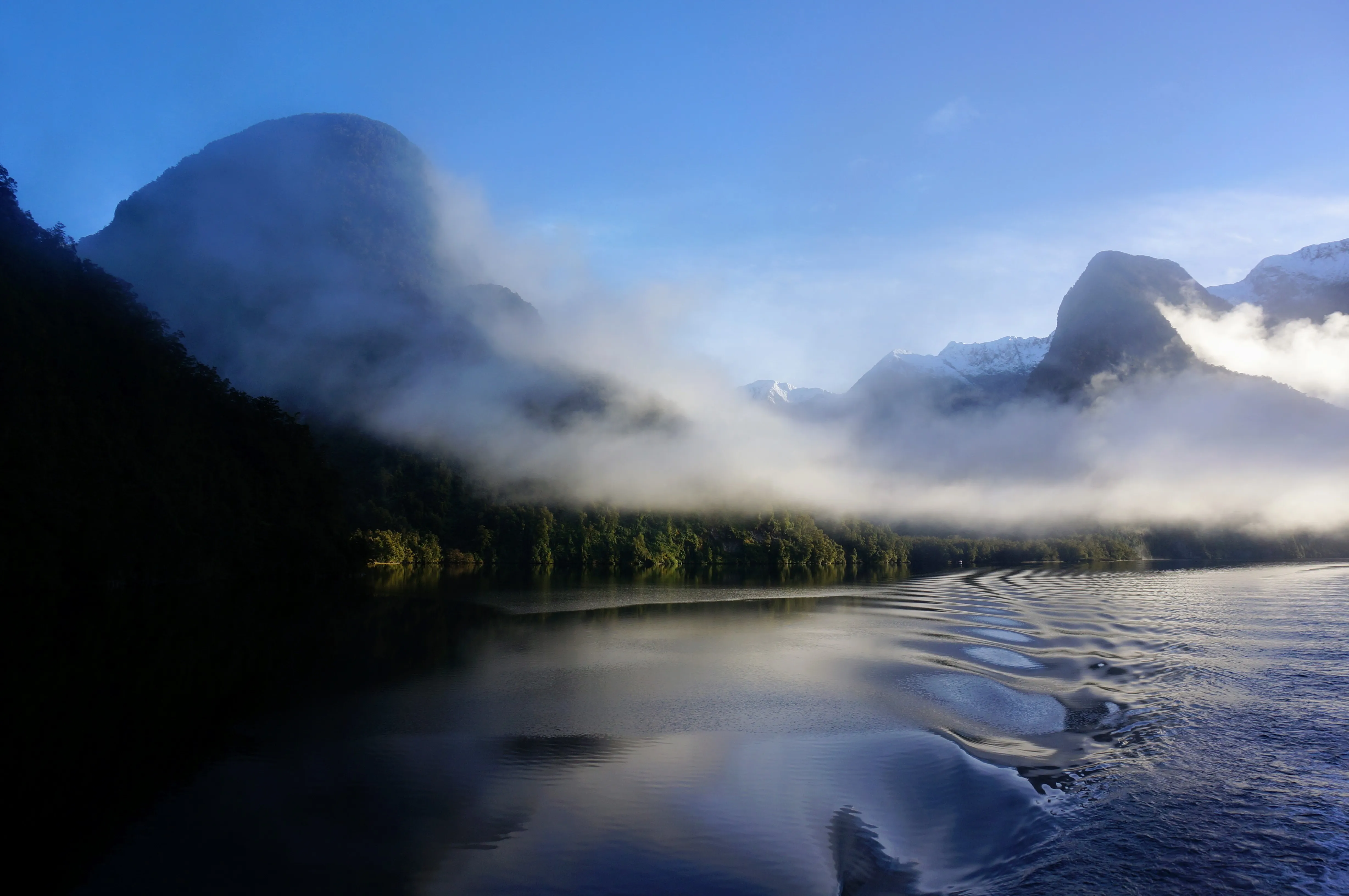 cruise mountains fog.CvJTFNOA.jpg