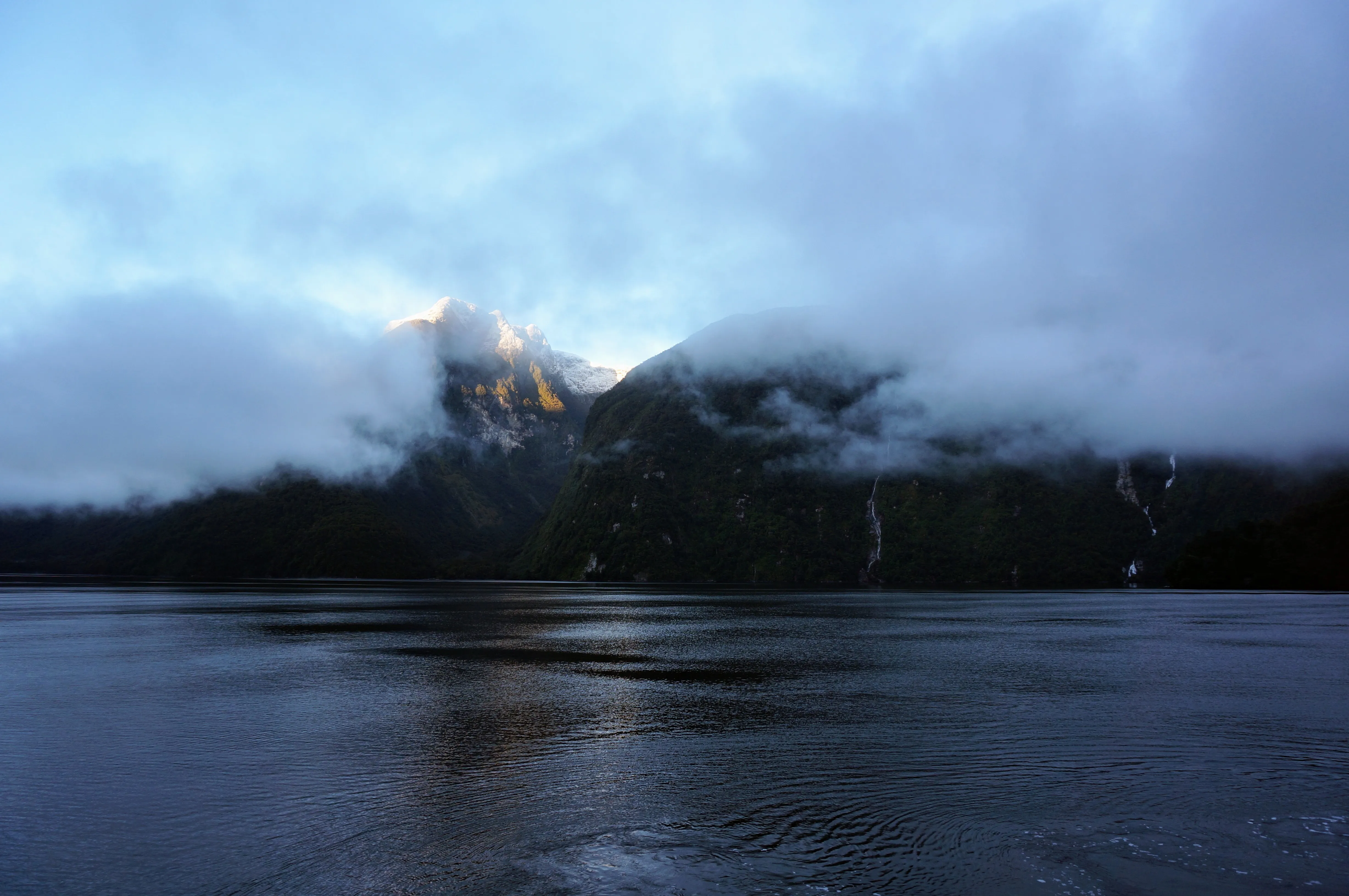 cruise mountains.DhPgiRjw.jpg