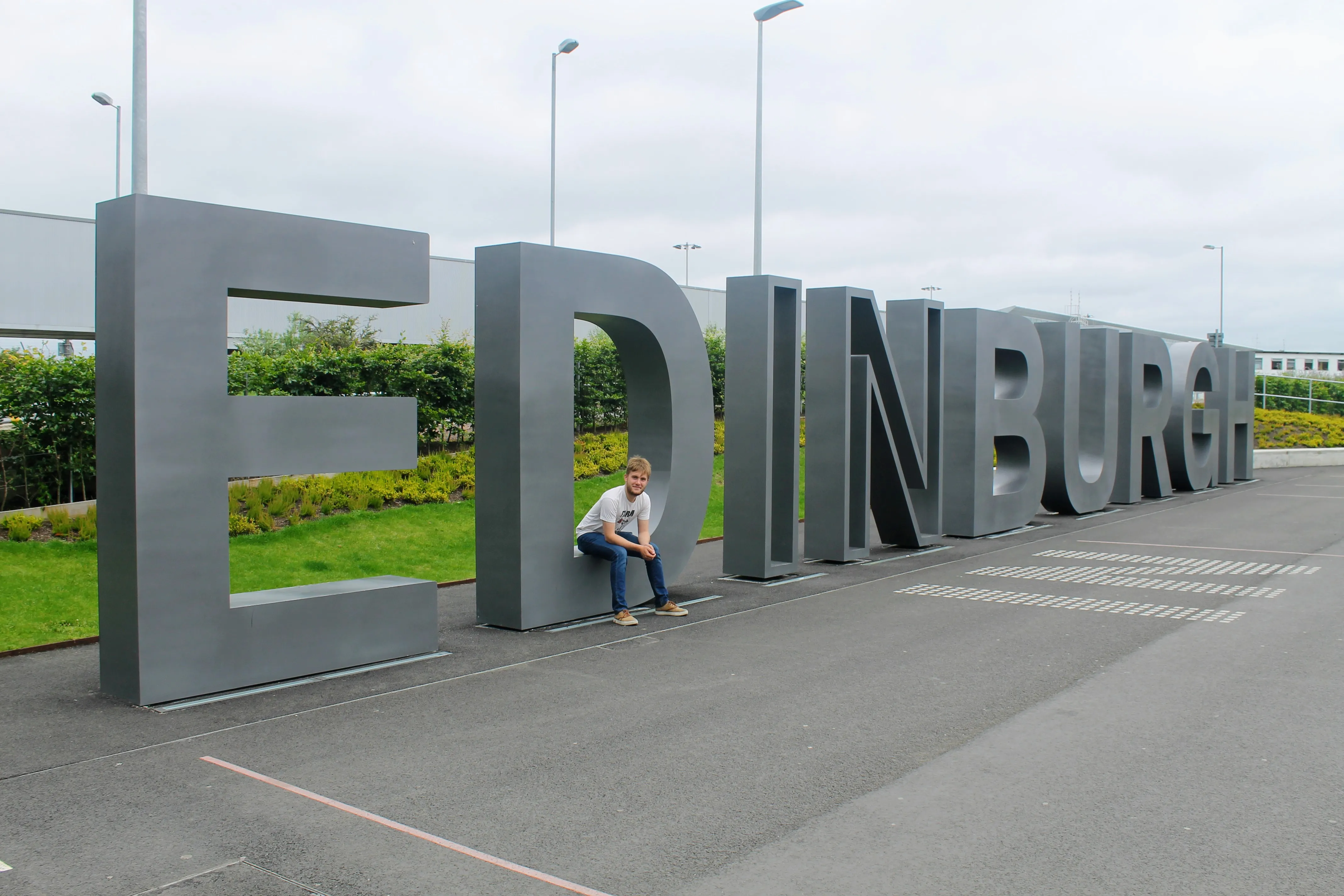 edinburgh sign.DjeOIlf7.jpg