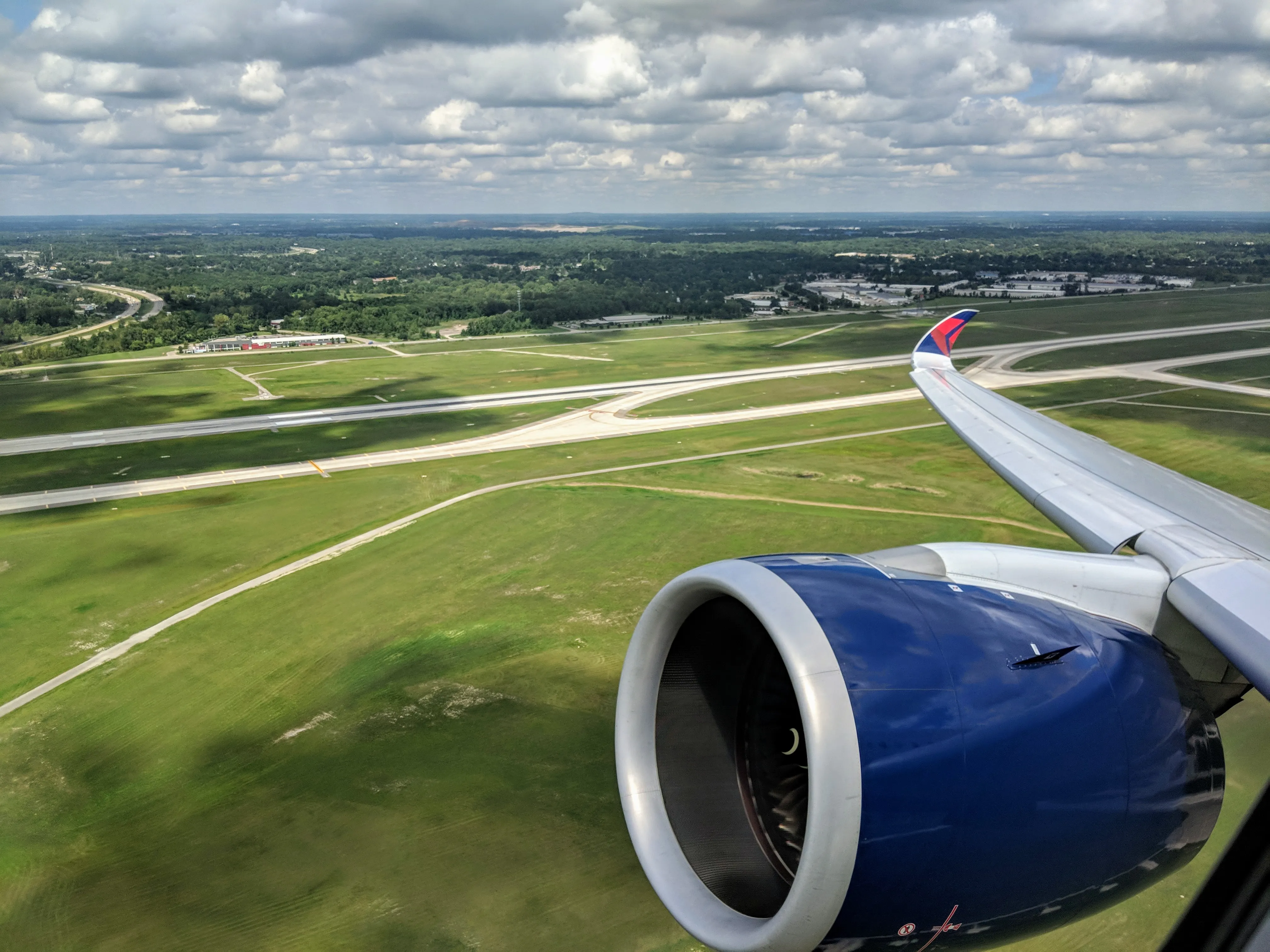 flight takeoff.DsS2Ij1D.jpg