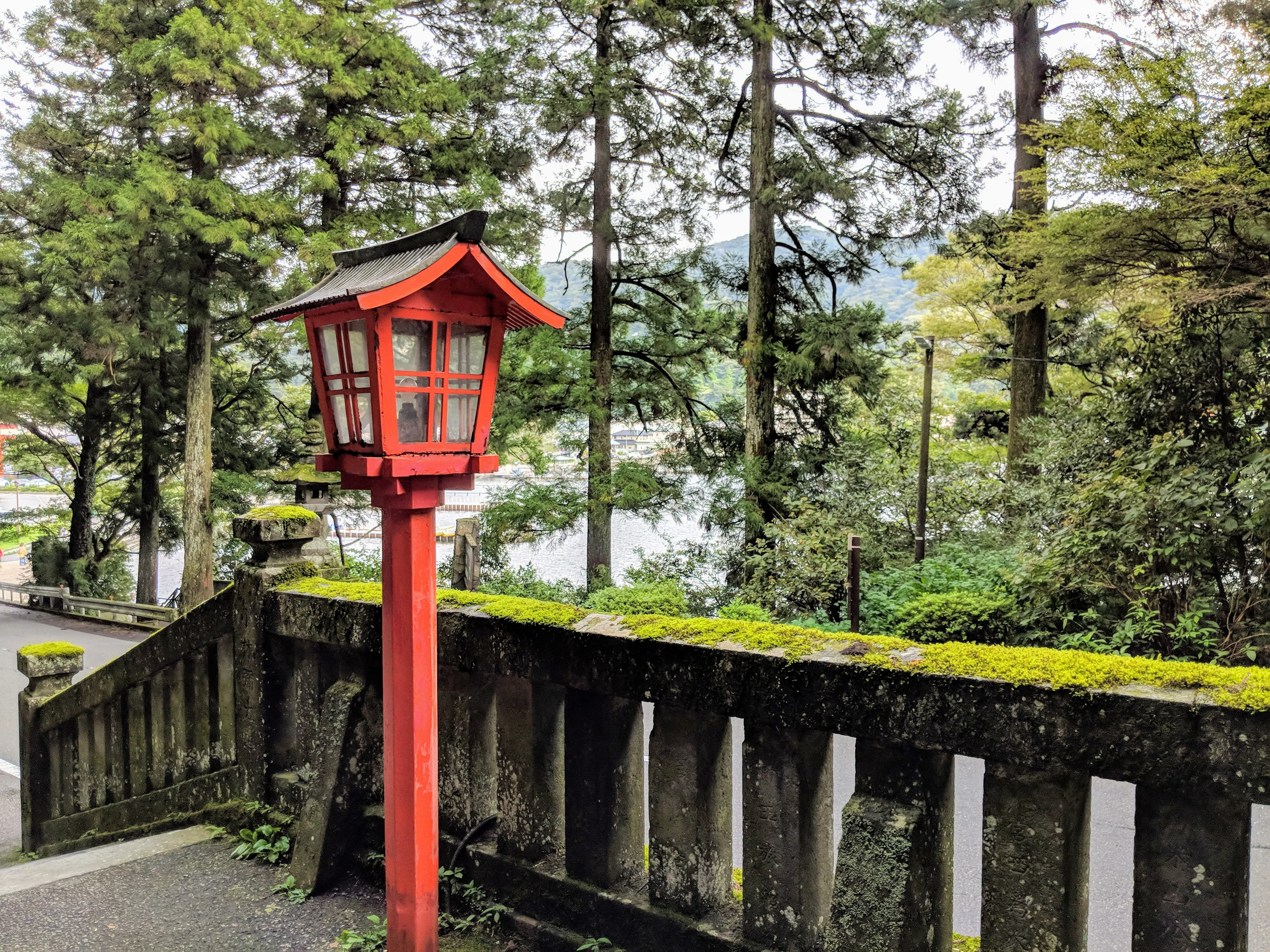 hakone lantern.DoWaOBqD.jpg