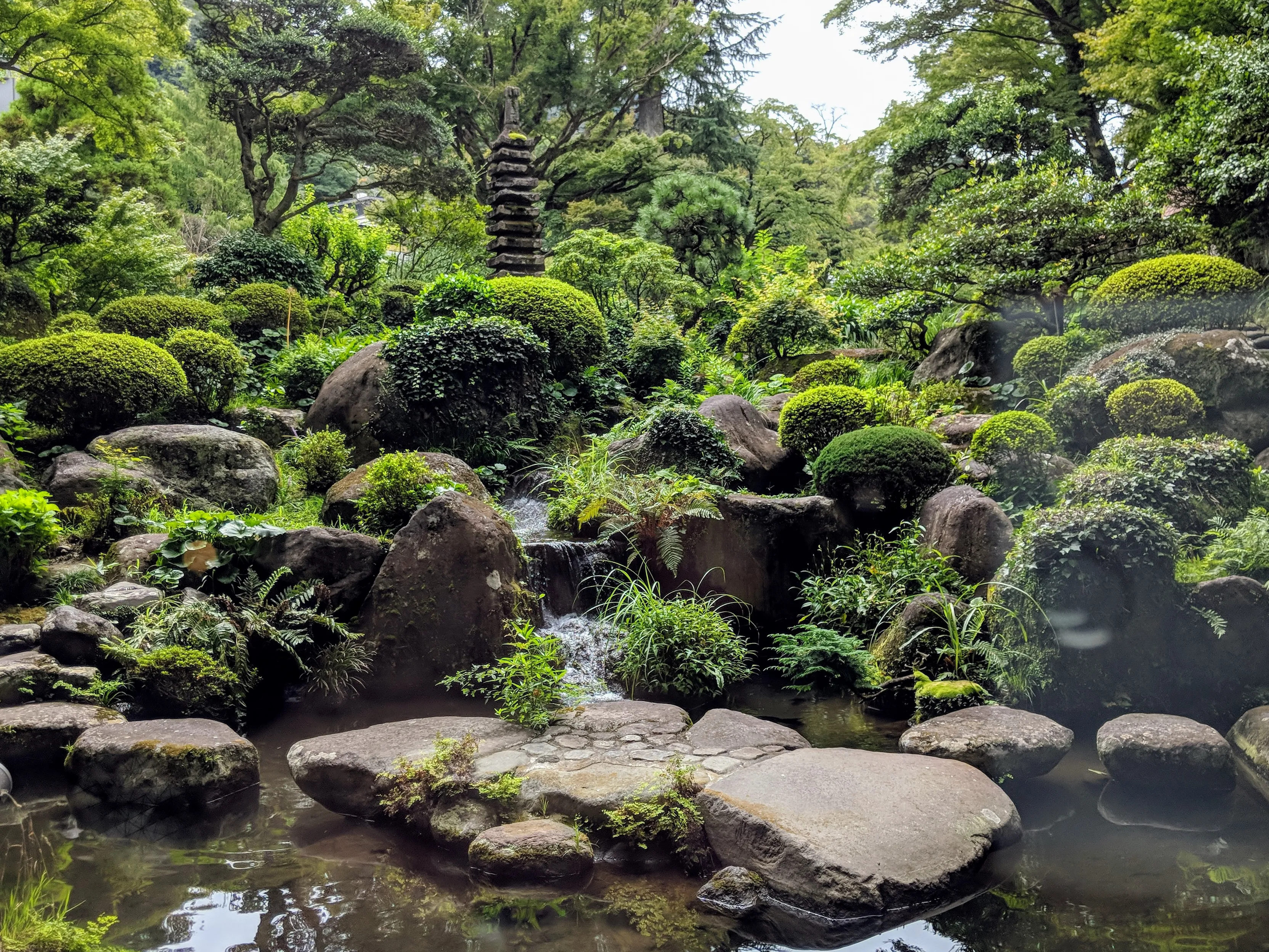 hakone ryokan garden.CM6egcyu.jpg