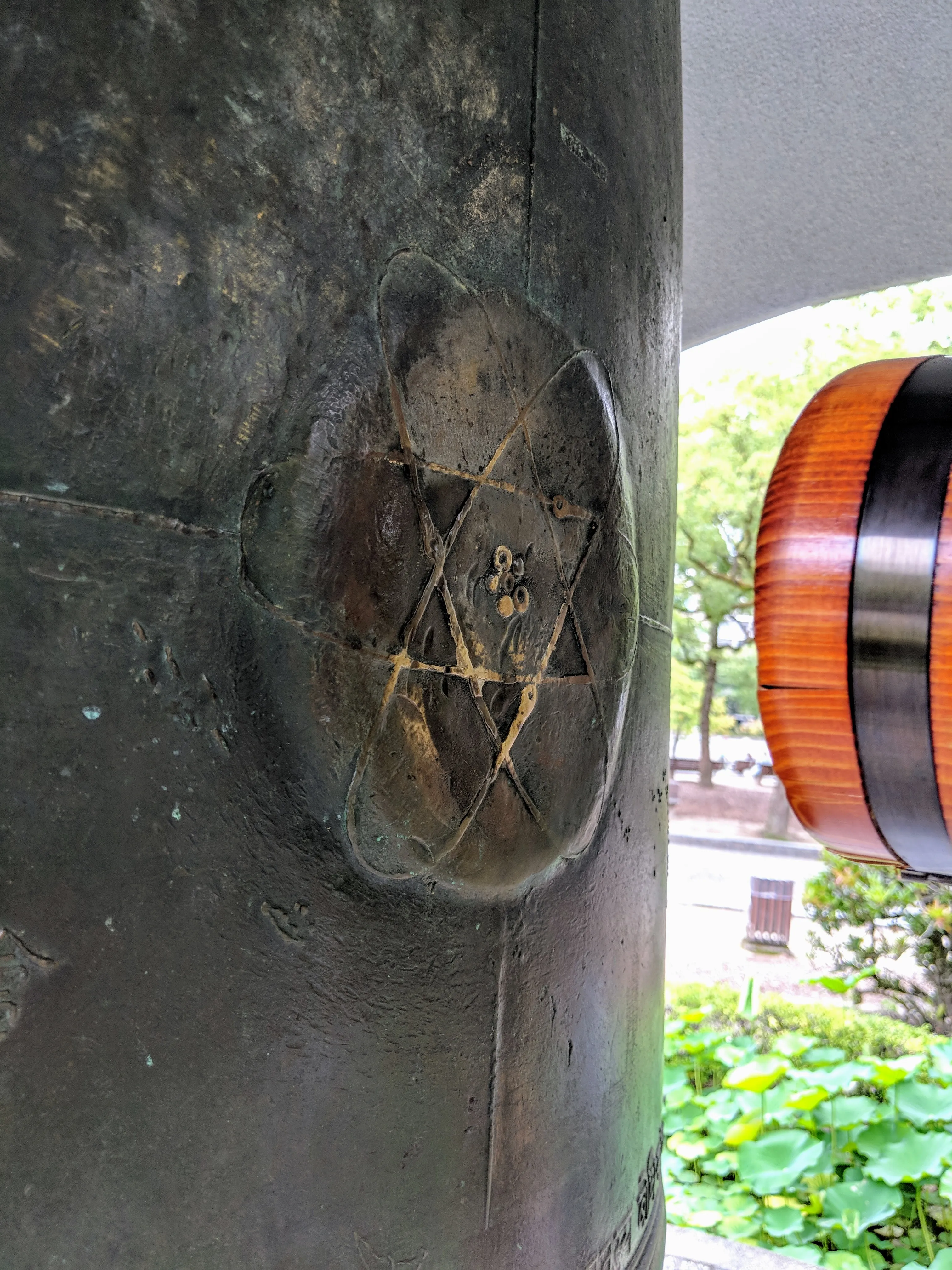 hiroshima bell close.BiRqEPRT.jpg