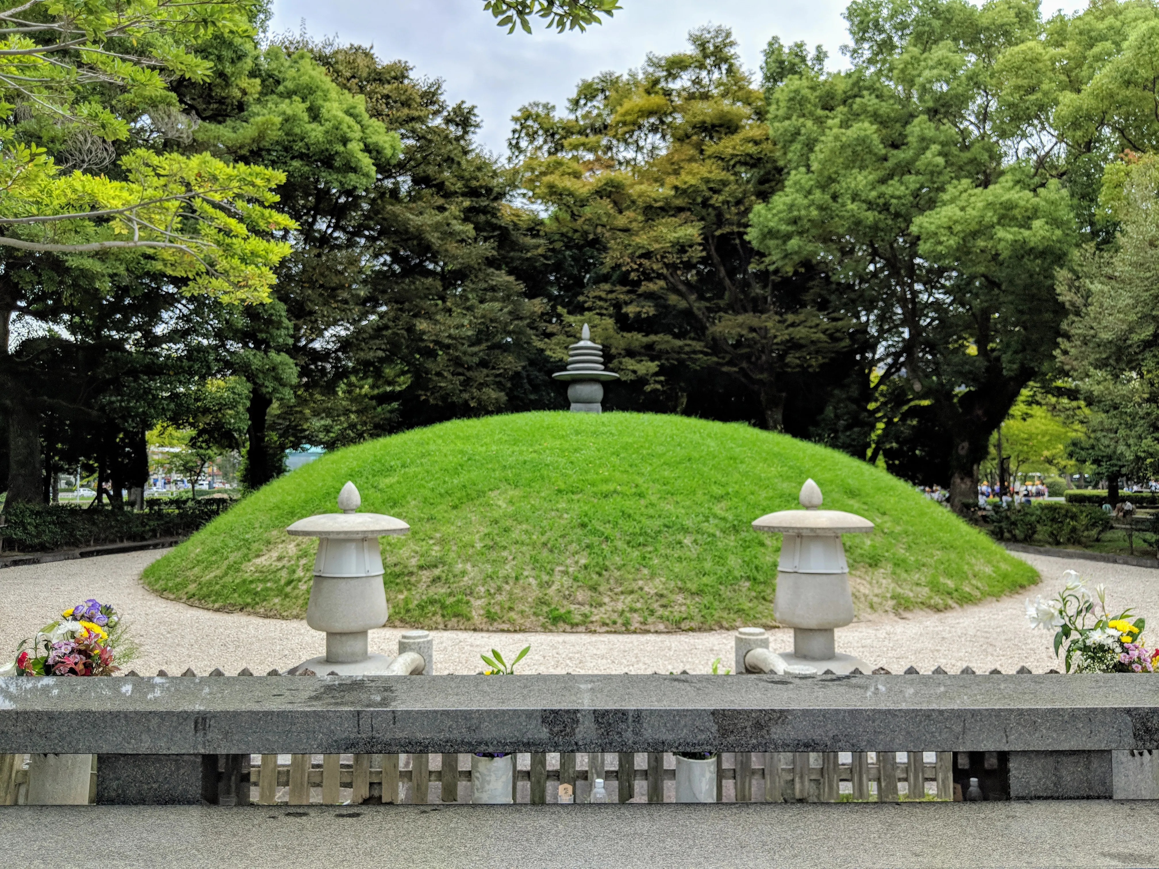 hiroshima mound.BPEh54LF.jpg