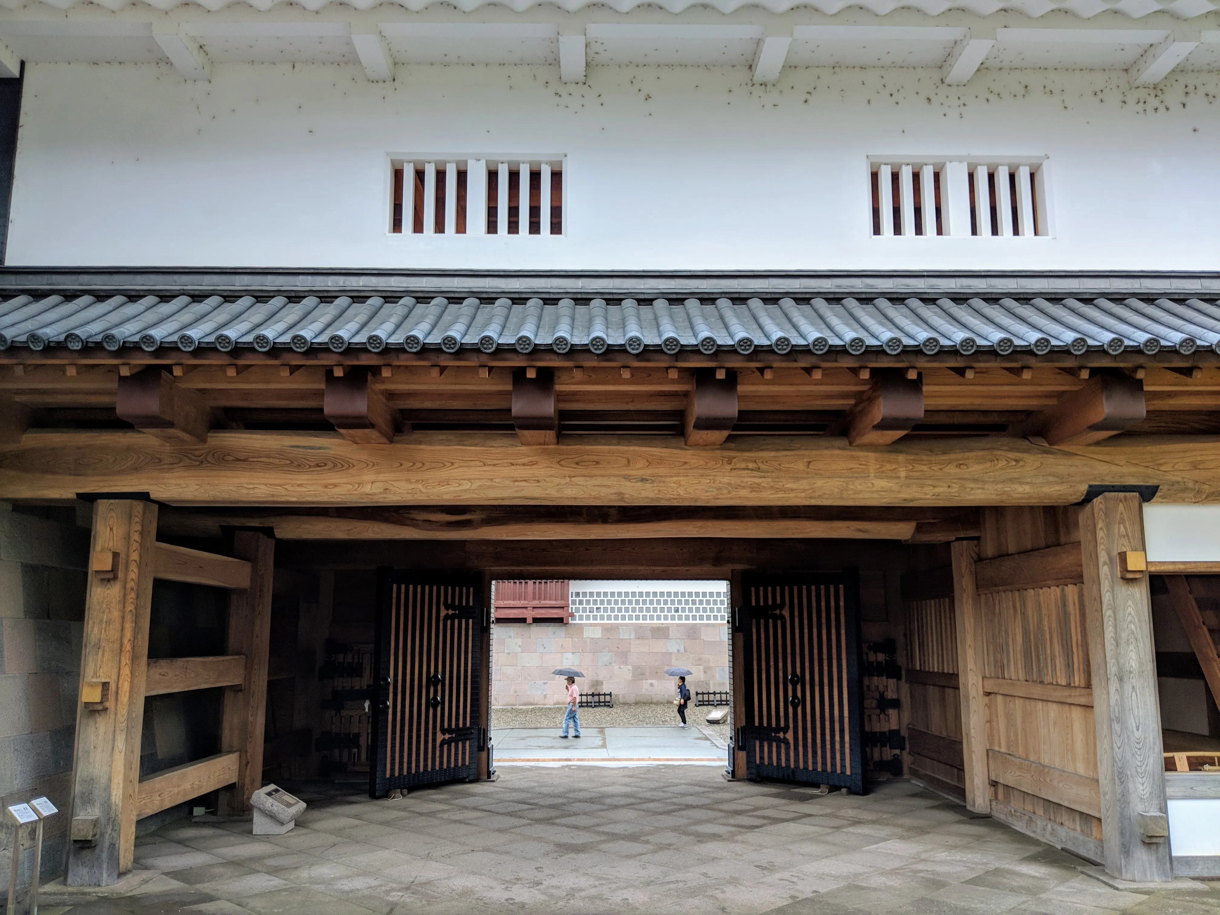 kanazawa castle door.CoeaH_0d.jpg