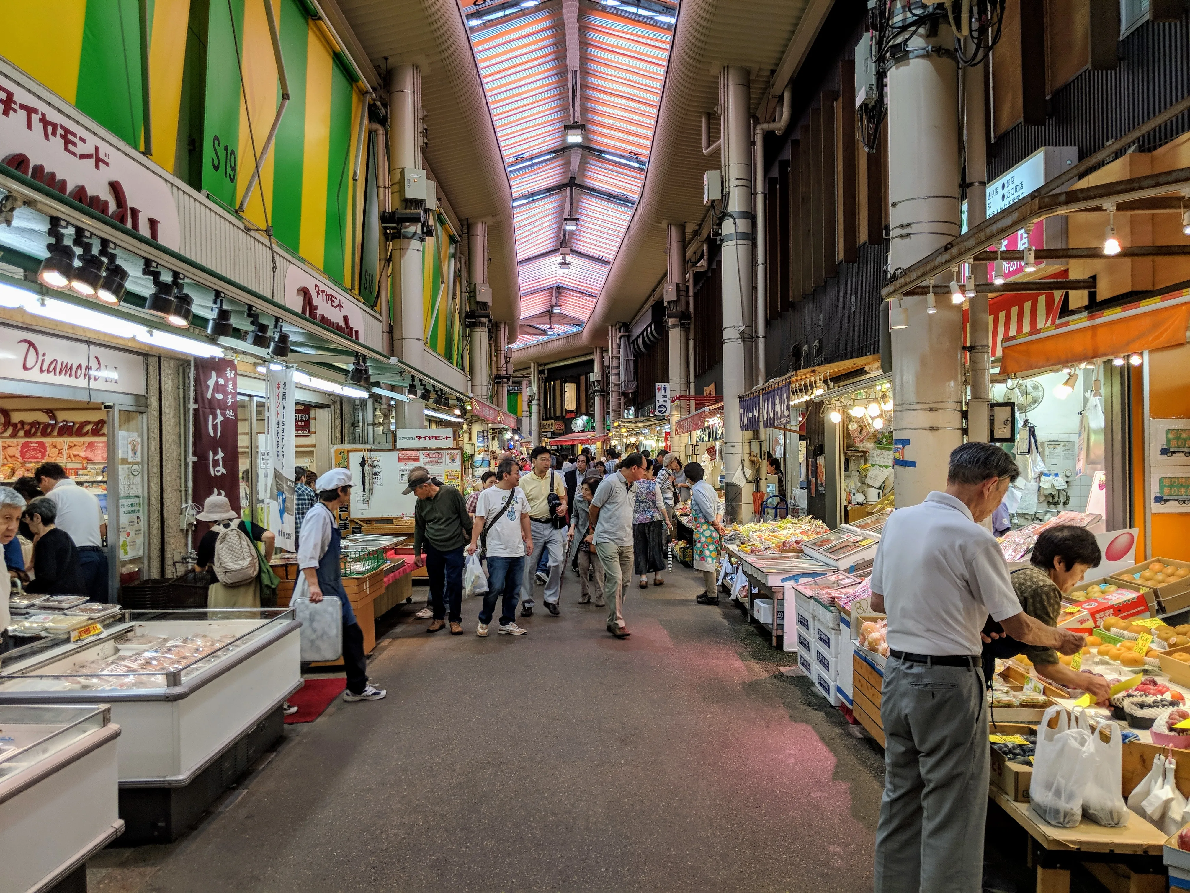 kanazawa fish market.C0ZOFE j.jpg