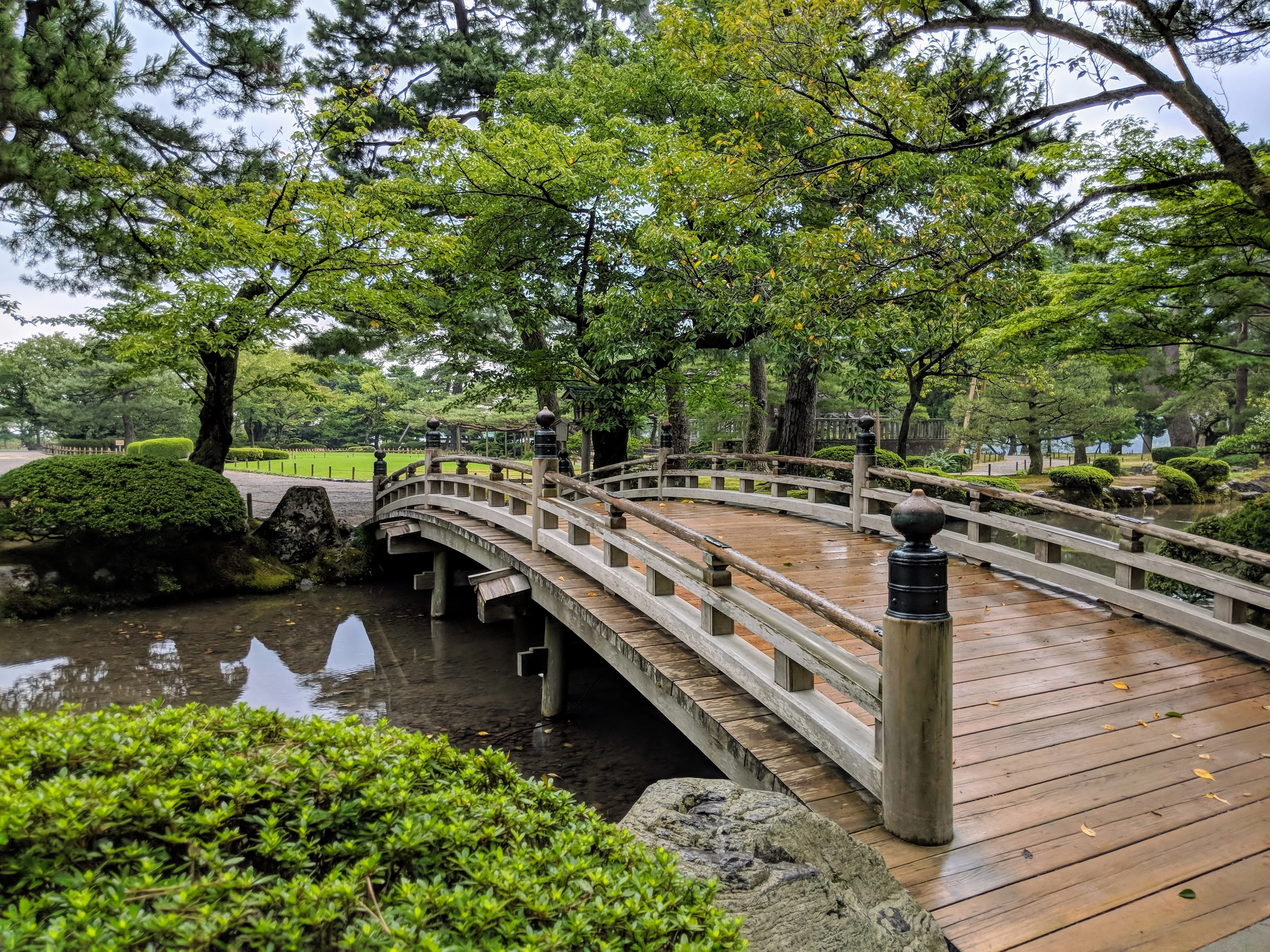 kanazawa garden bridge.DSHOSiCL.jpg