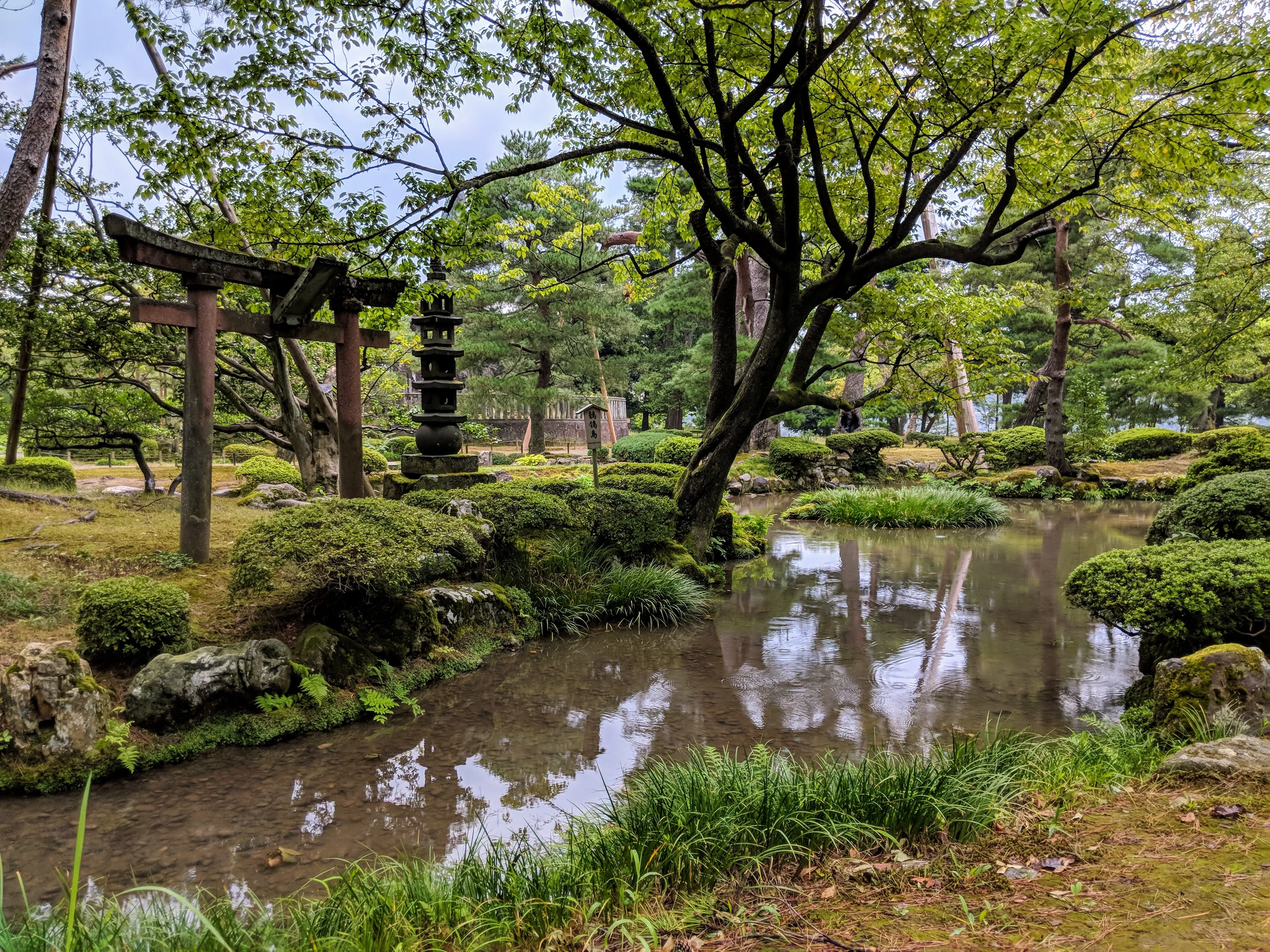 kanazawa garden river.BuRmc293.jpg
