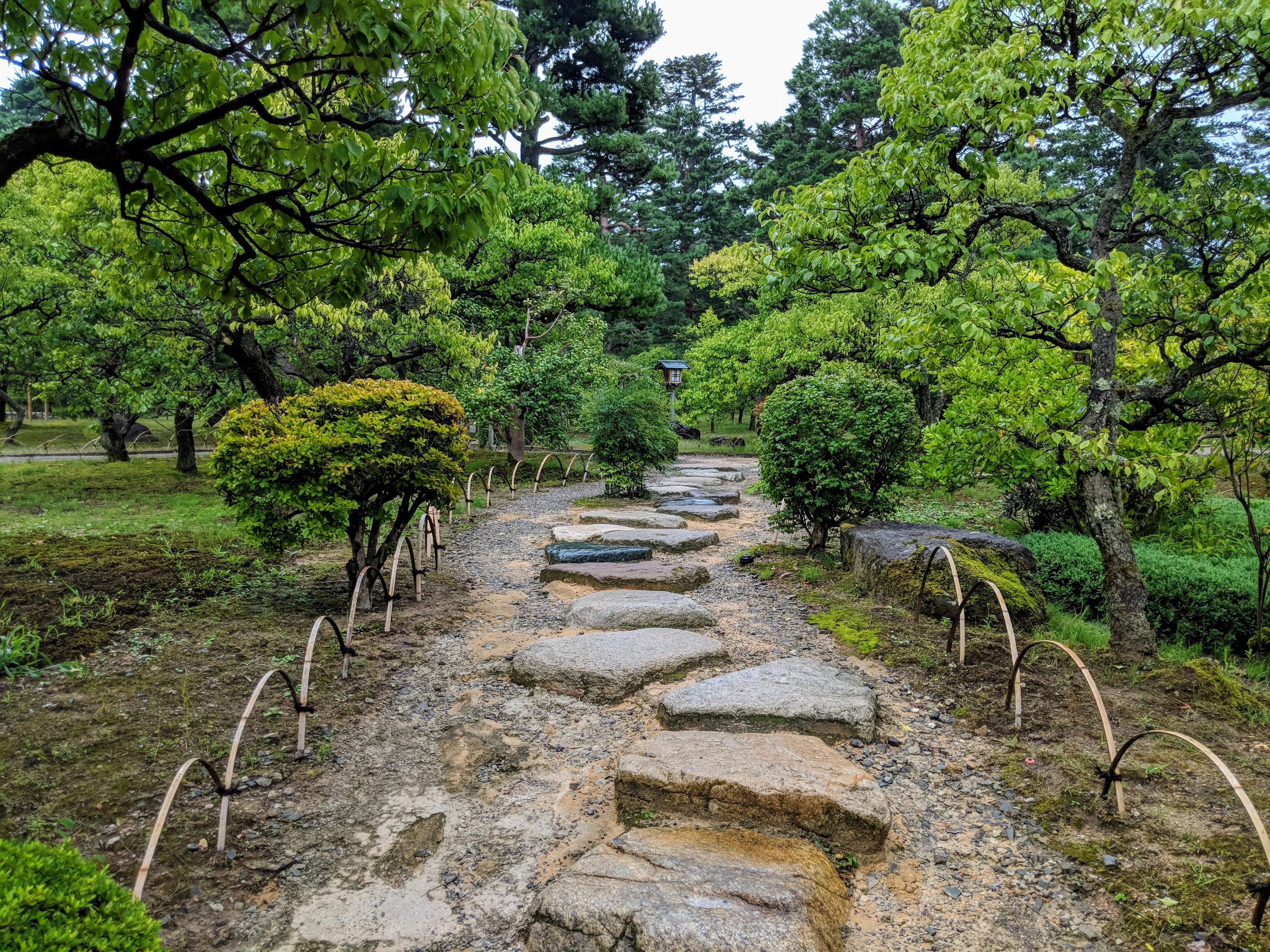 kanazawa garden stepstones.iMenOCqD.jpg