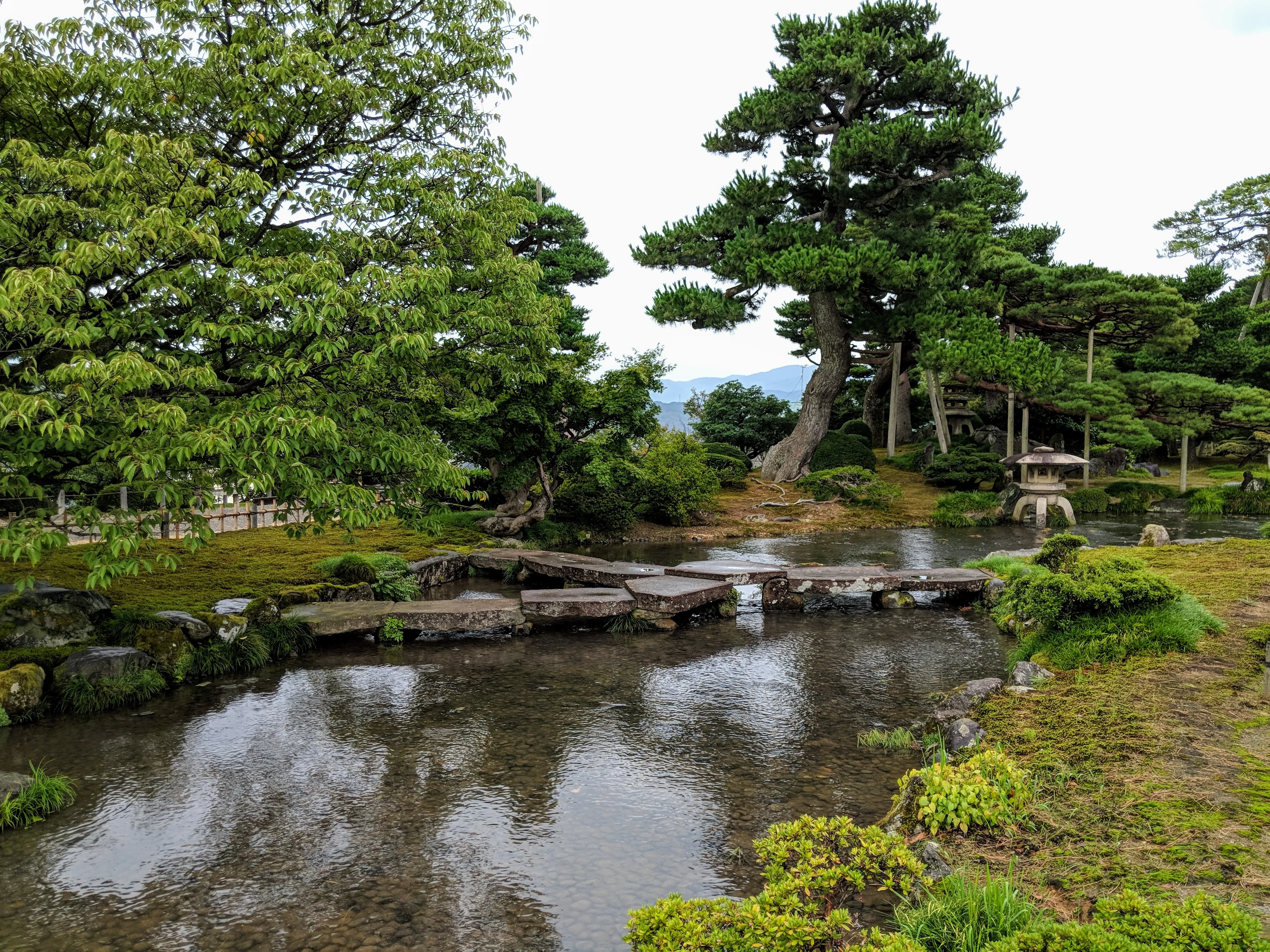 kanazawa garden stone bridge.Cn9GFru9.jpg