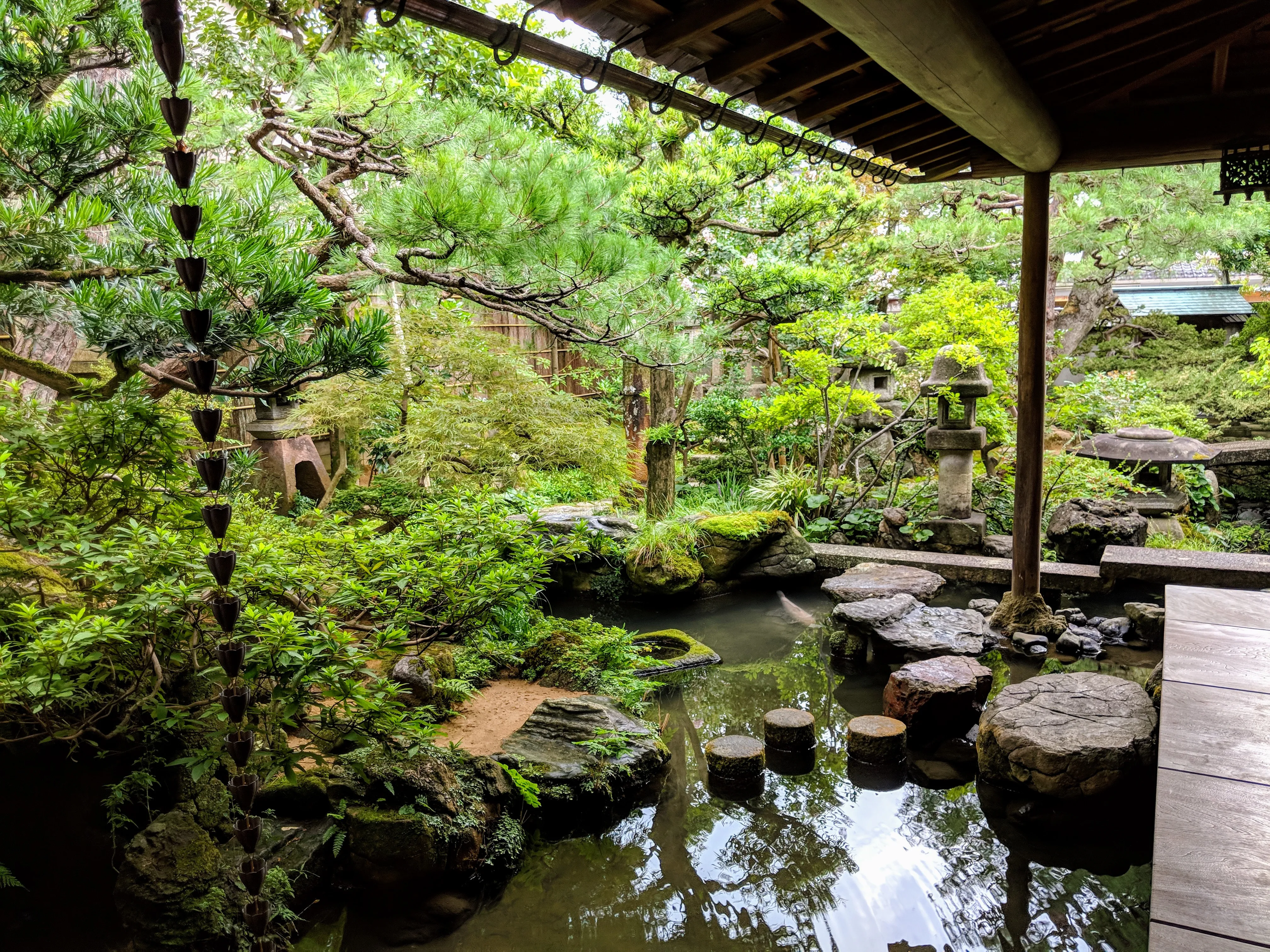 kanazawa ninja garden lake.D25uHdJa.jpg