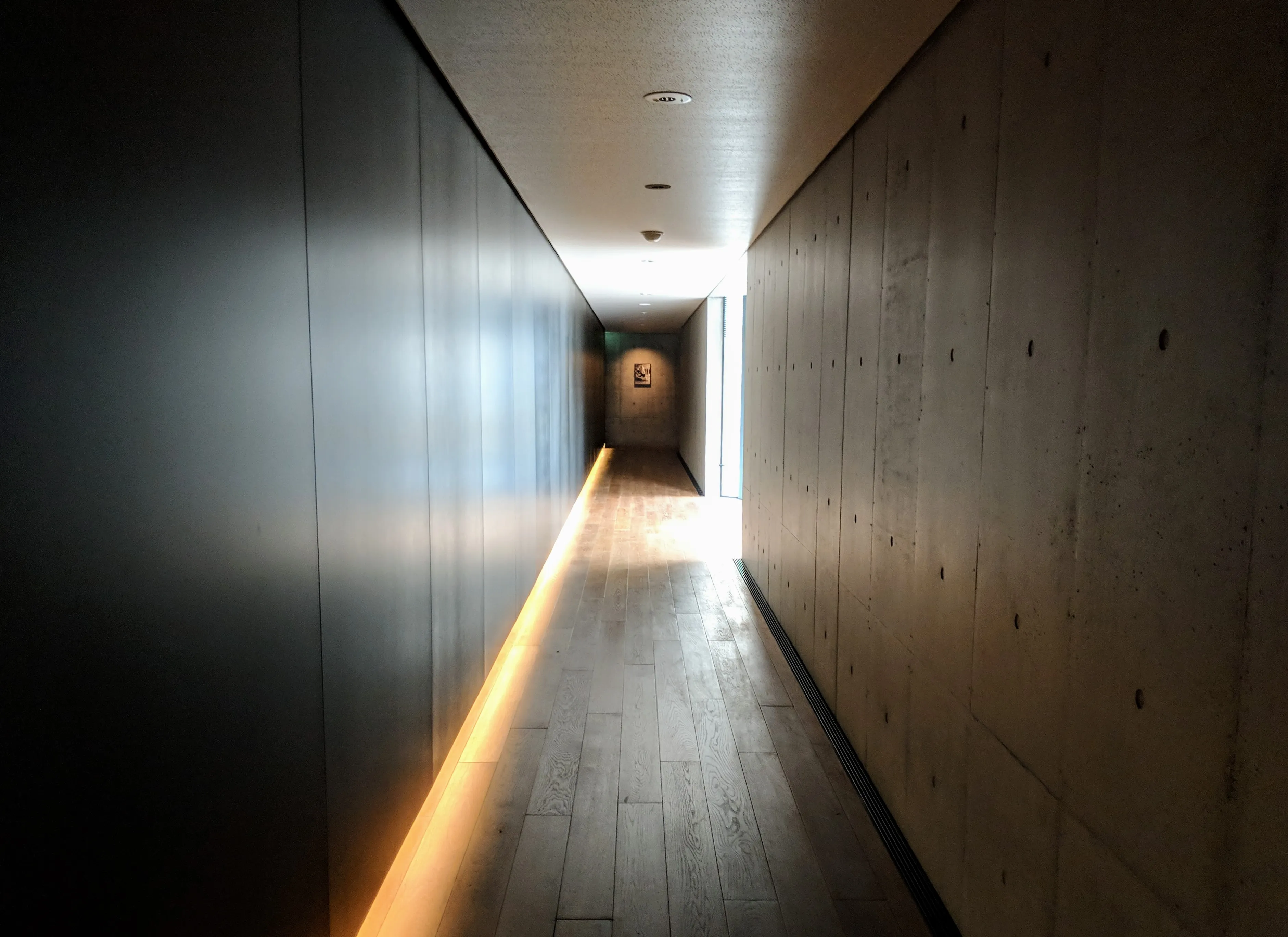 kanazawa suzuki hallway.BW8tUtw8.jpg
