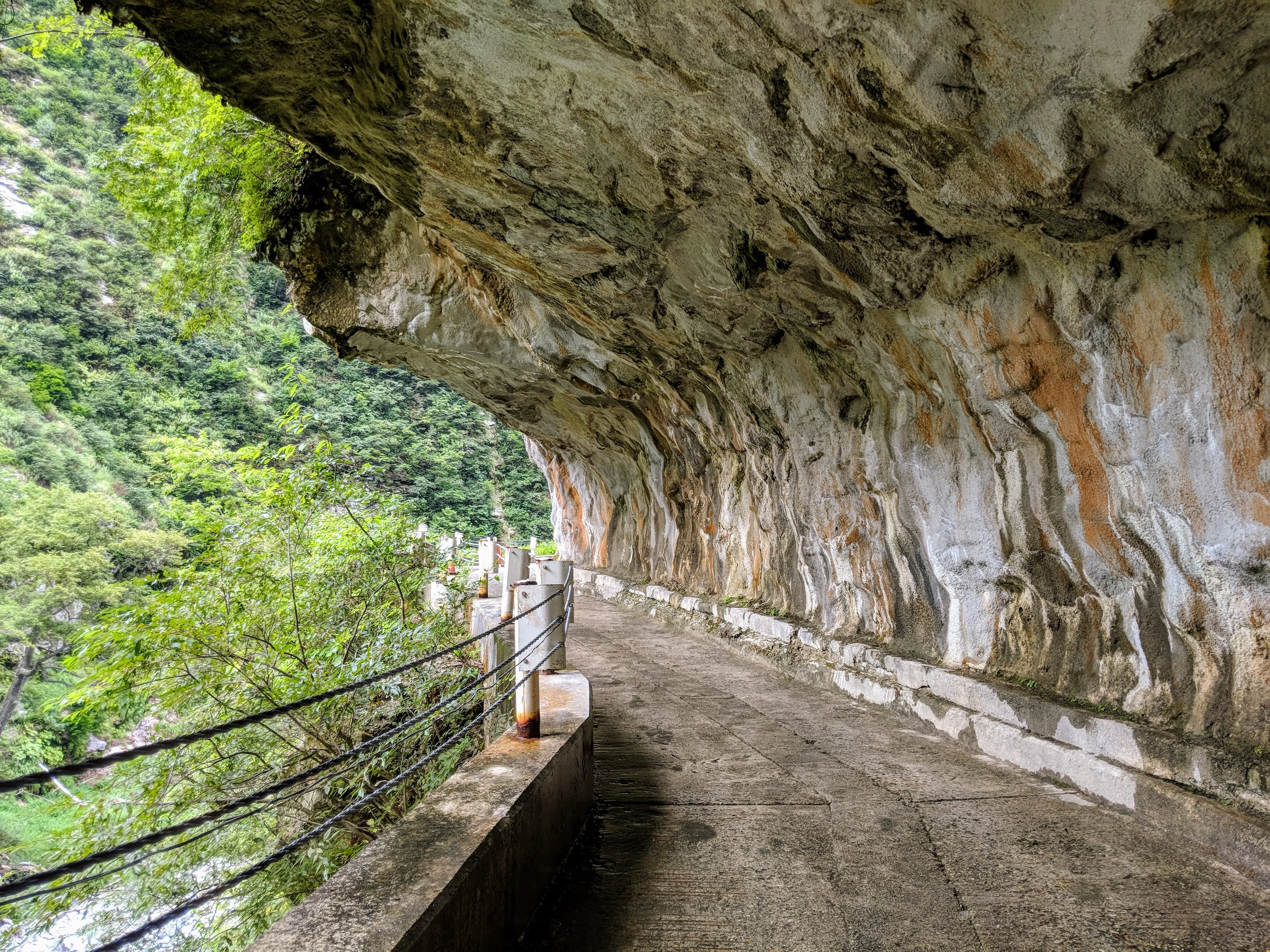 kurobe overhang.BnAz09nf.jpg