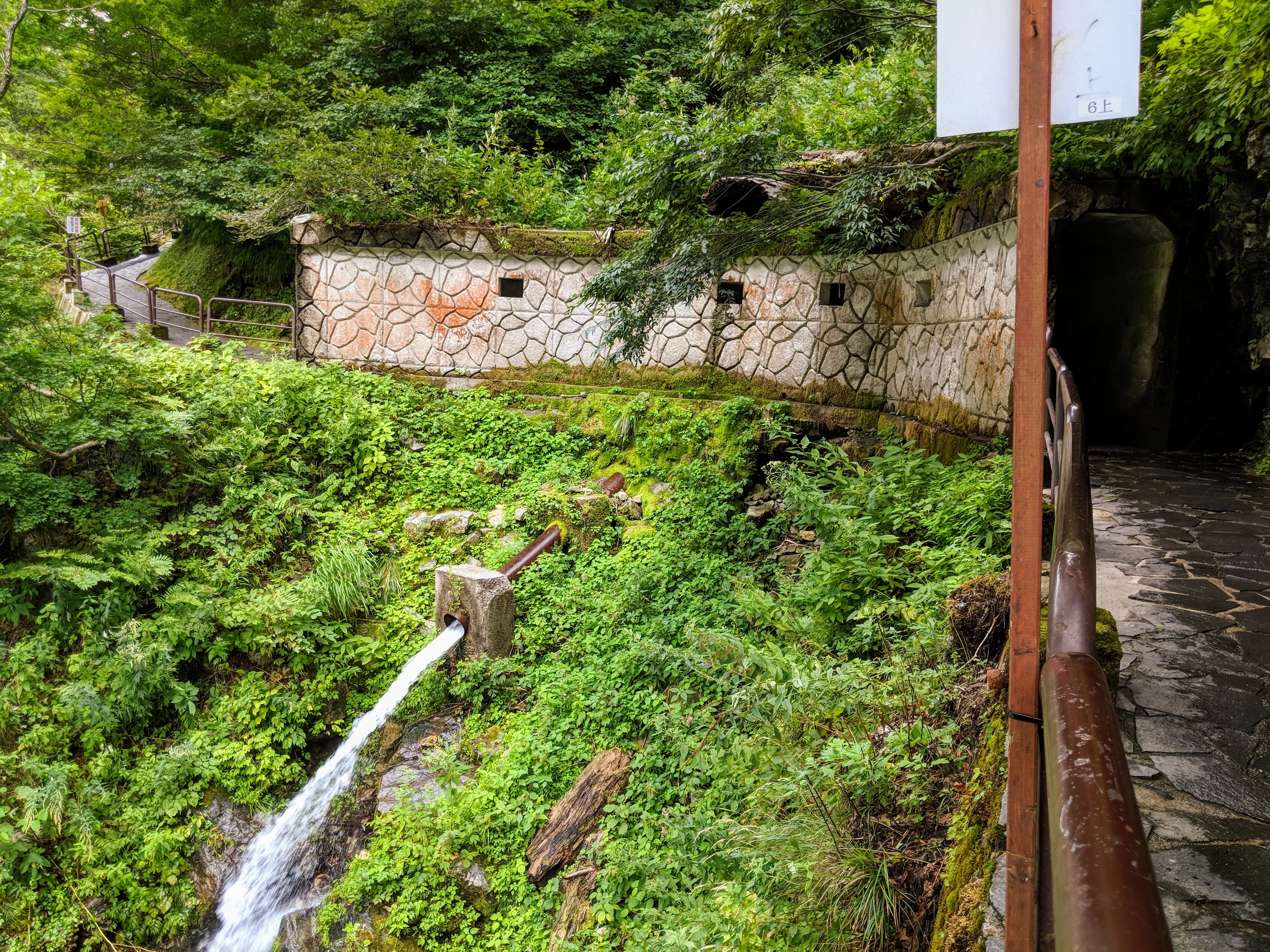 kurobe walking tunnels.CAuH4H_t.jpg