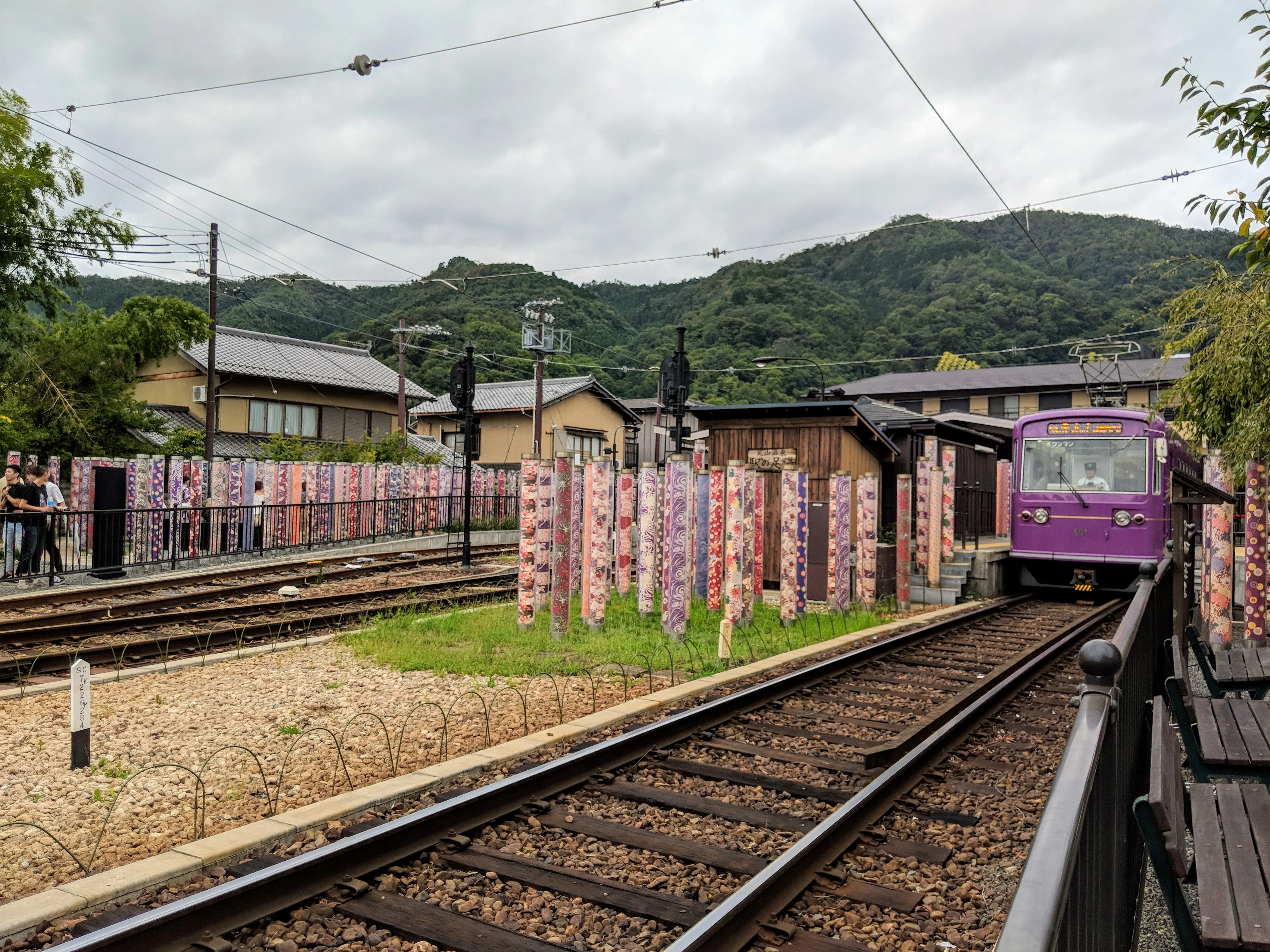 kyoto small train station.D GvlcVX.jpg