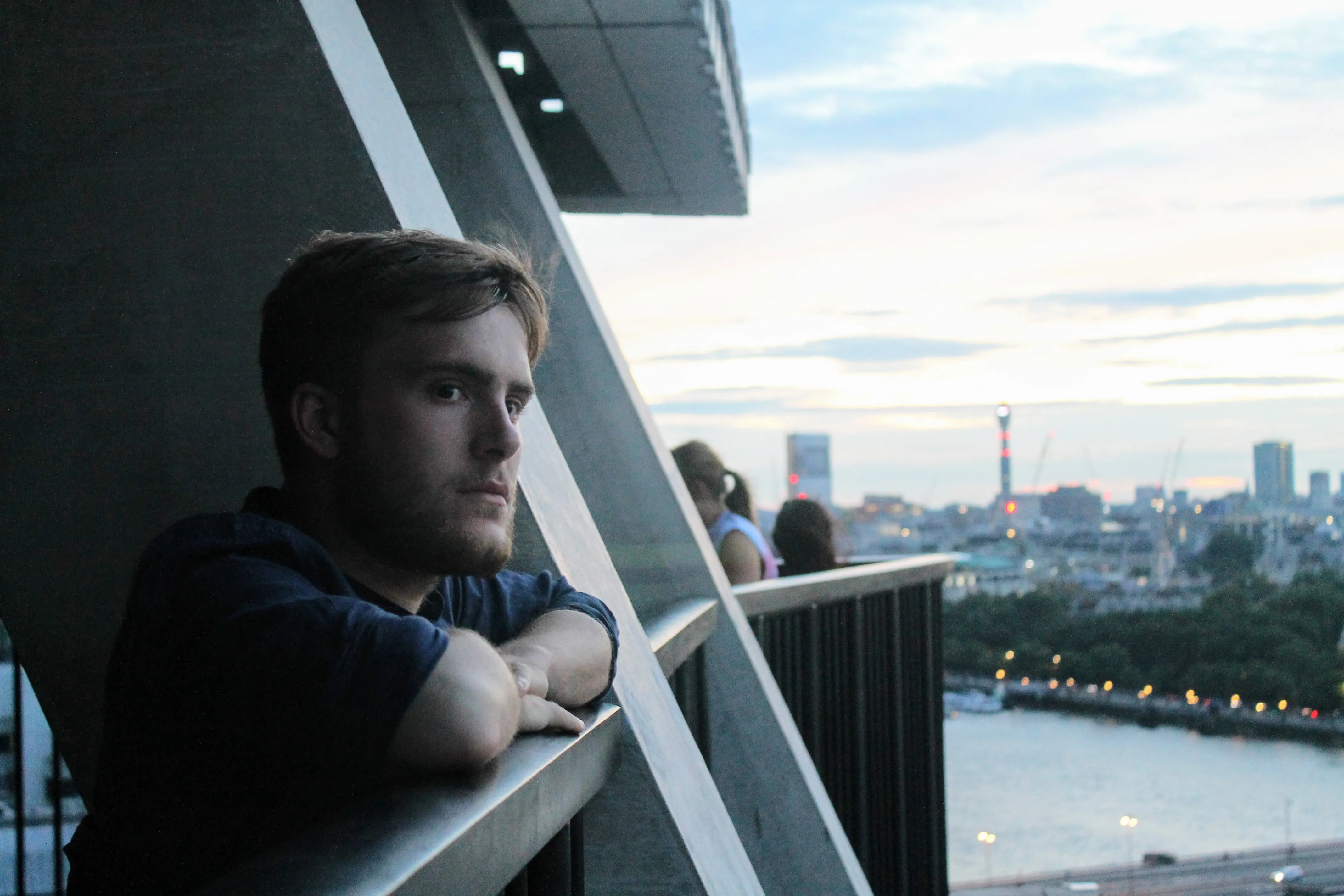 london night dan.BH1cTbNj.jpg