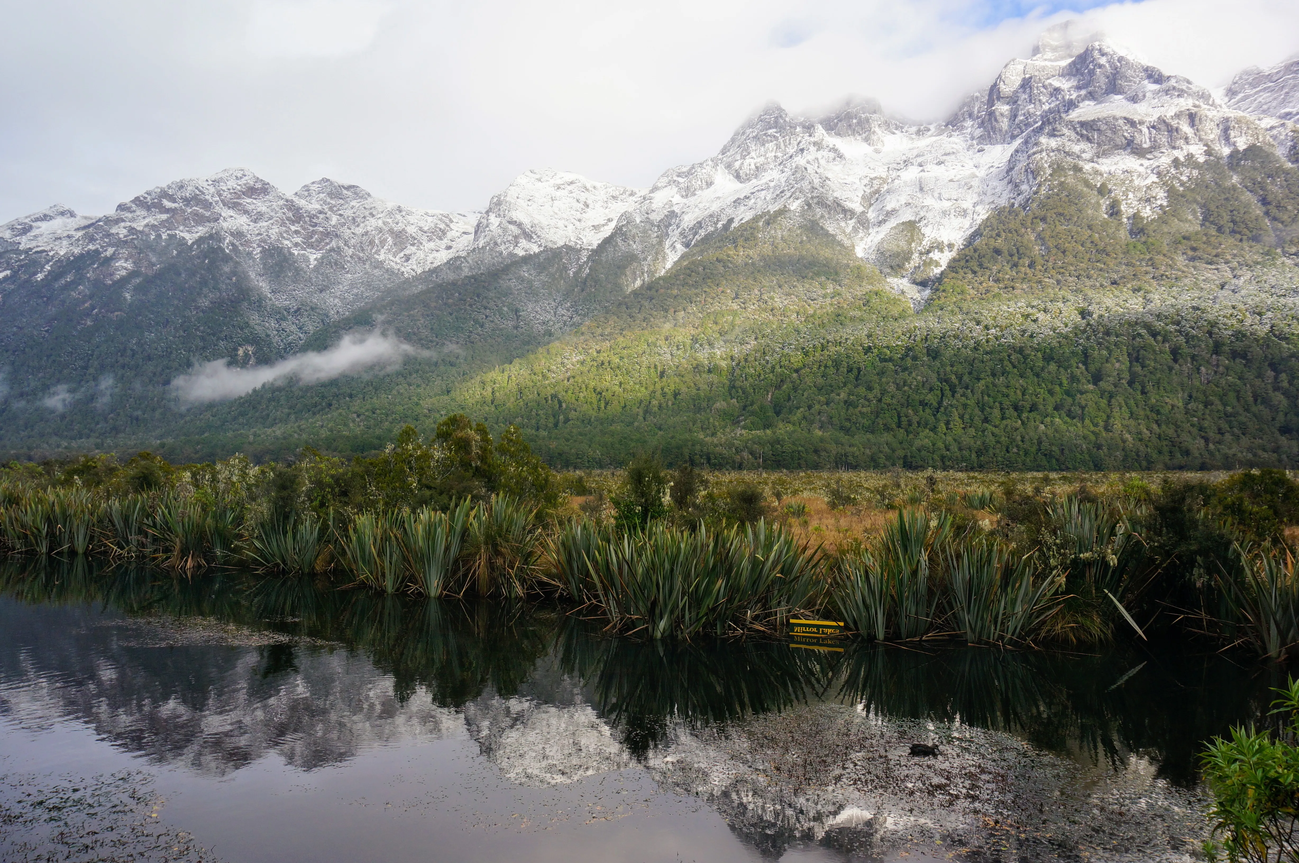 mirror lakes sign.DkZFX0tC.jpg