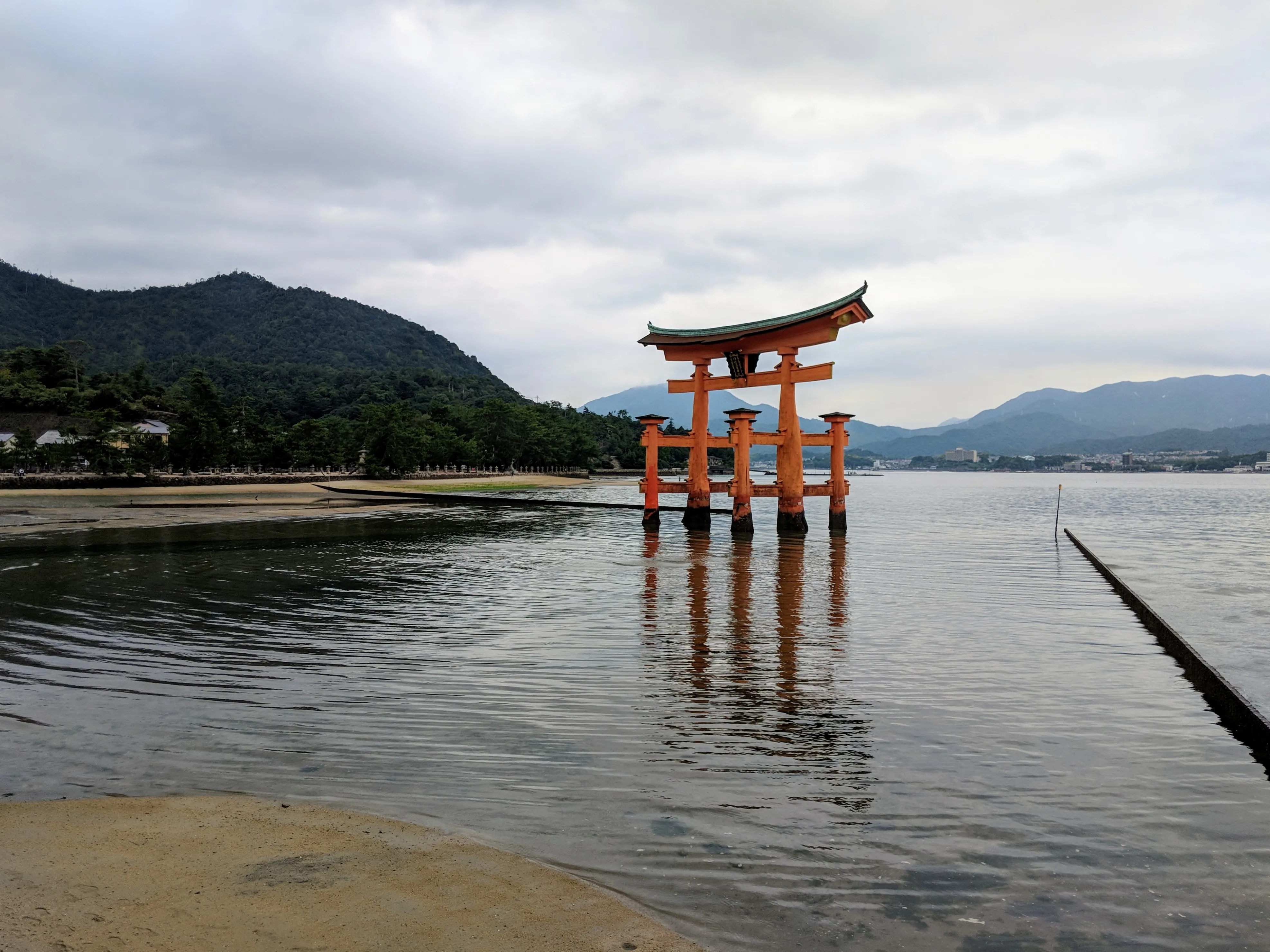 miyajima gate.CCHHbqNd.jpg