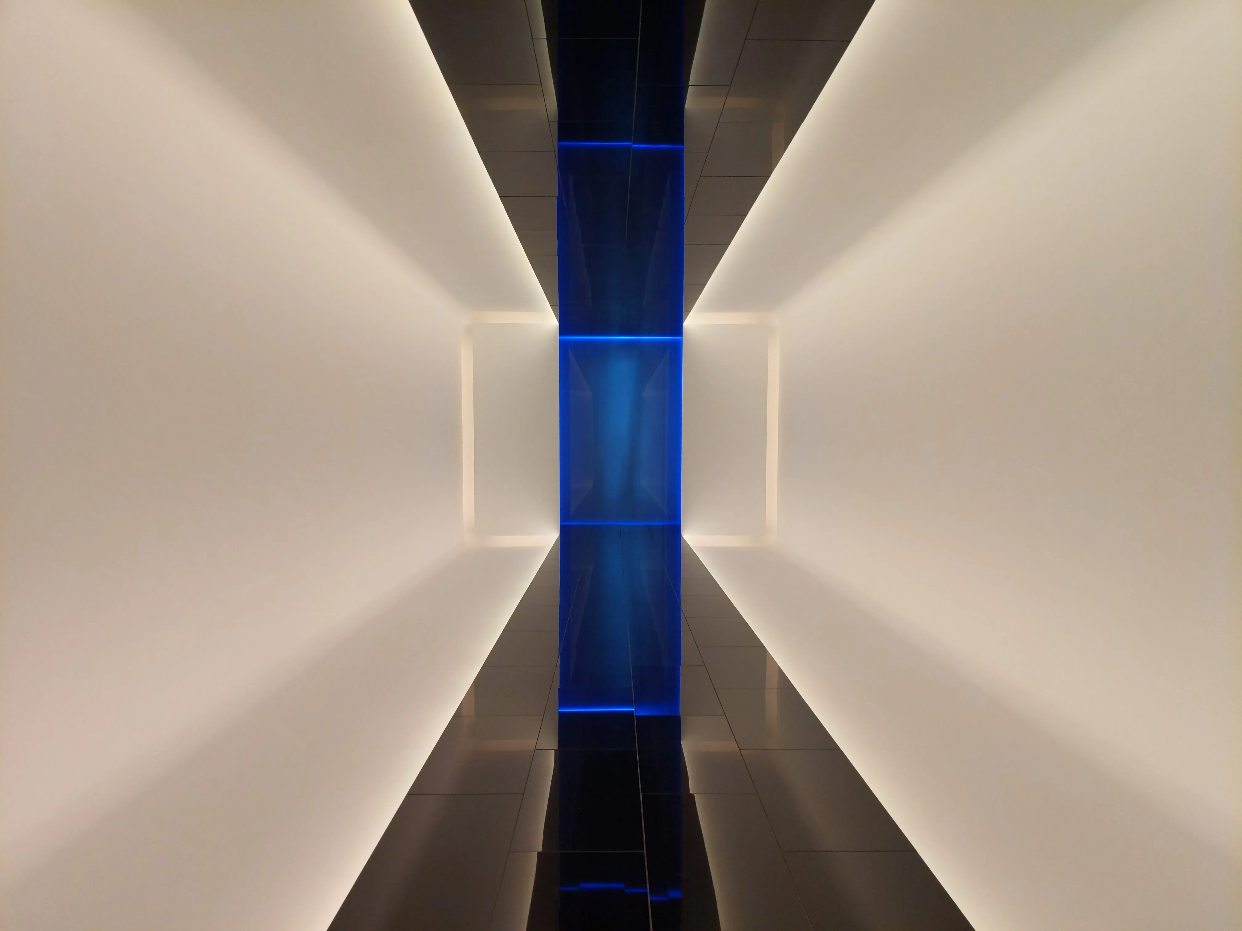 mona hallway white.CCFNkL_z.jpg