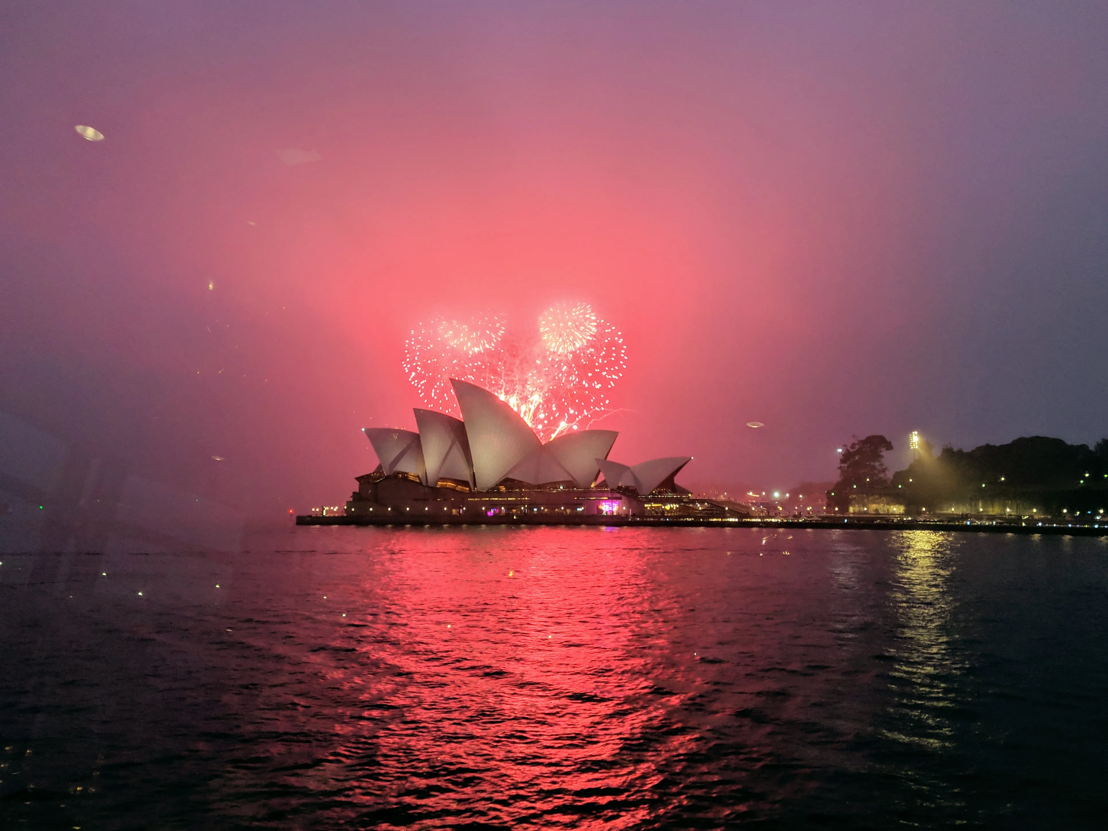 opera house fireworks.DKyCOXk4.jpg