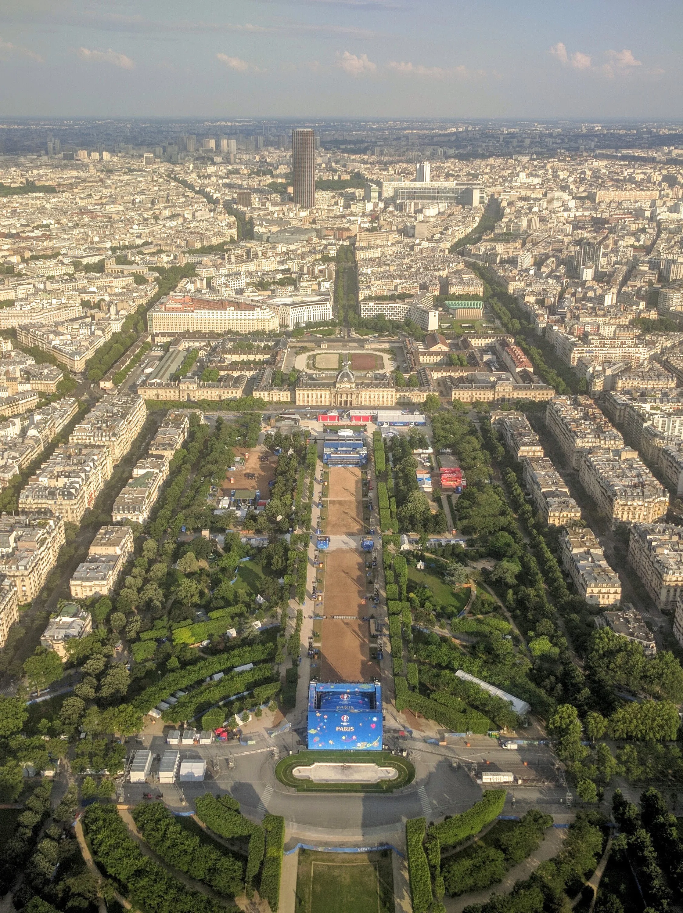 paris eiffel tower view.DywBSTjn.jpg