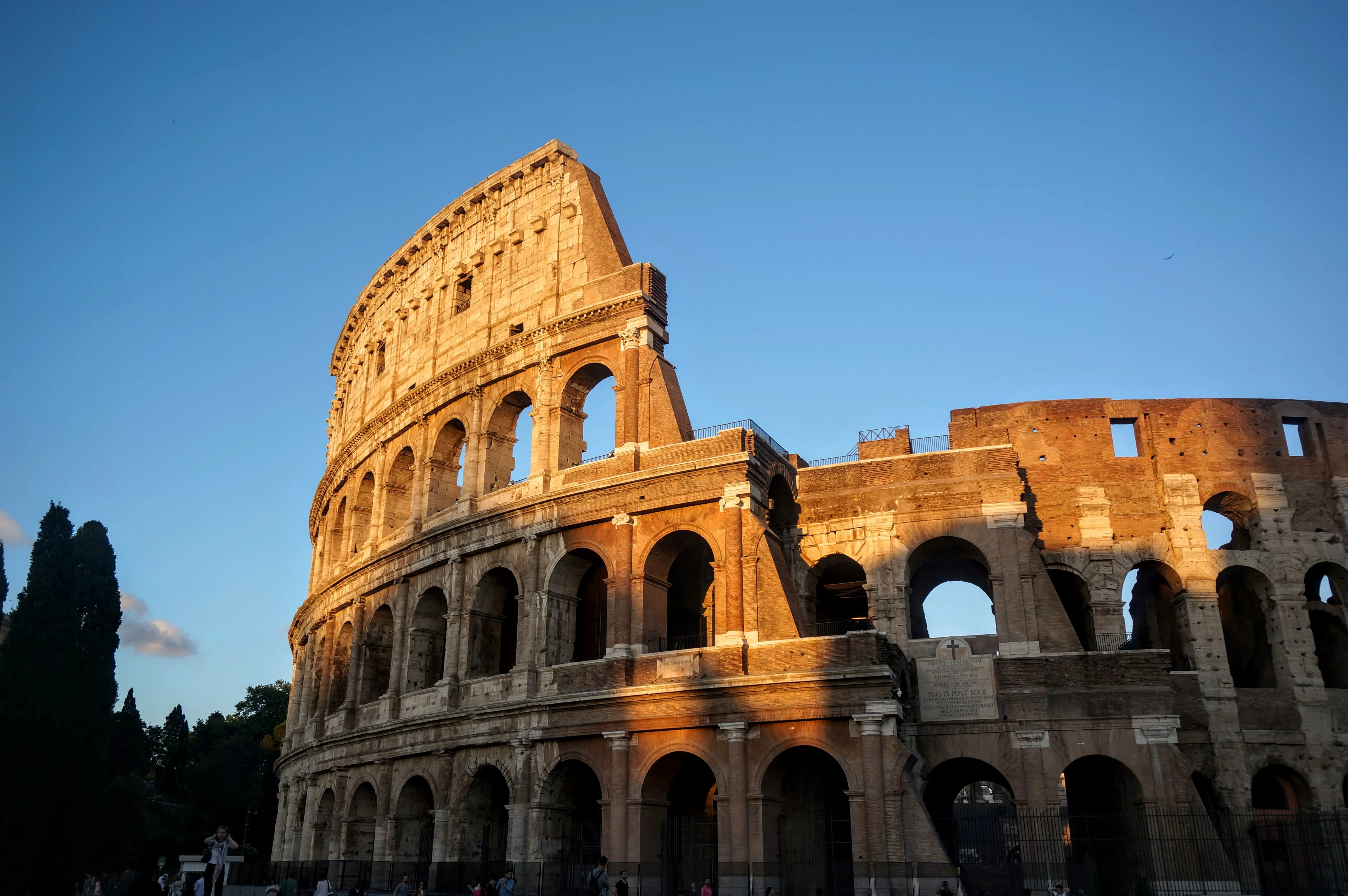 rome colosseum dusk.fcGrJTos.jpg