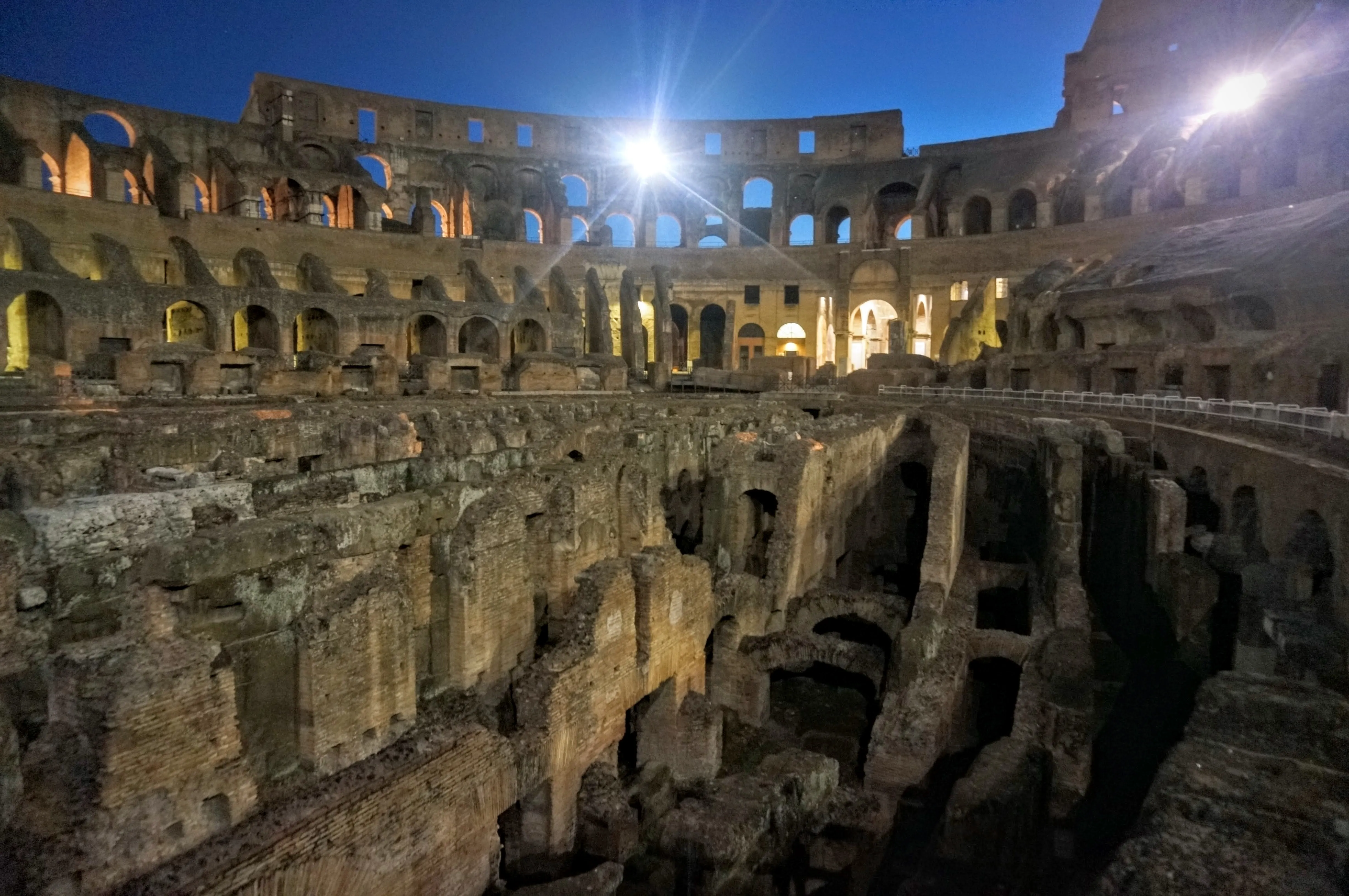 rome colosseum night.CAoV2J0q.jpg