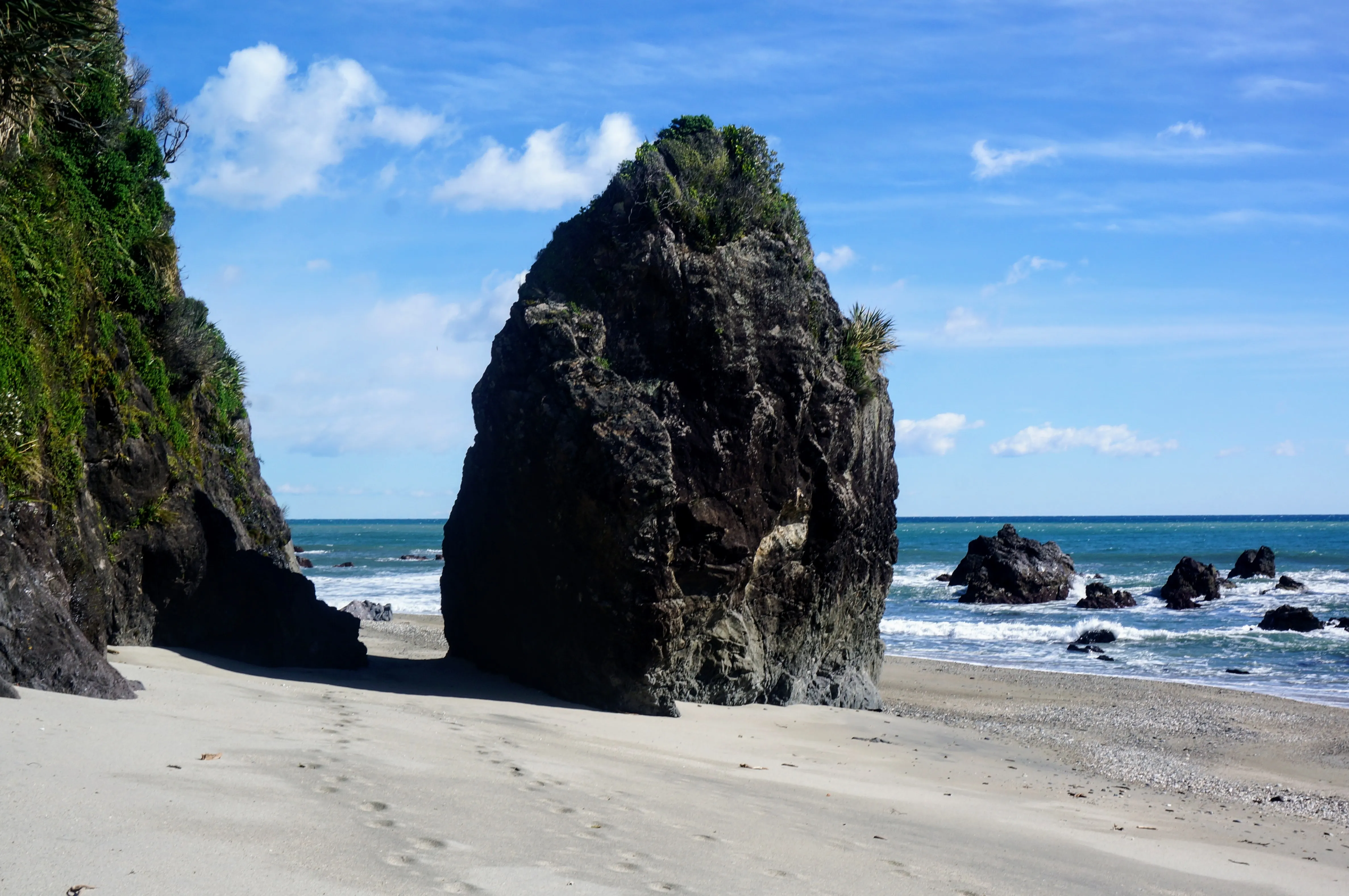 secret beach rocks 1.BP0L tpe.jpg