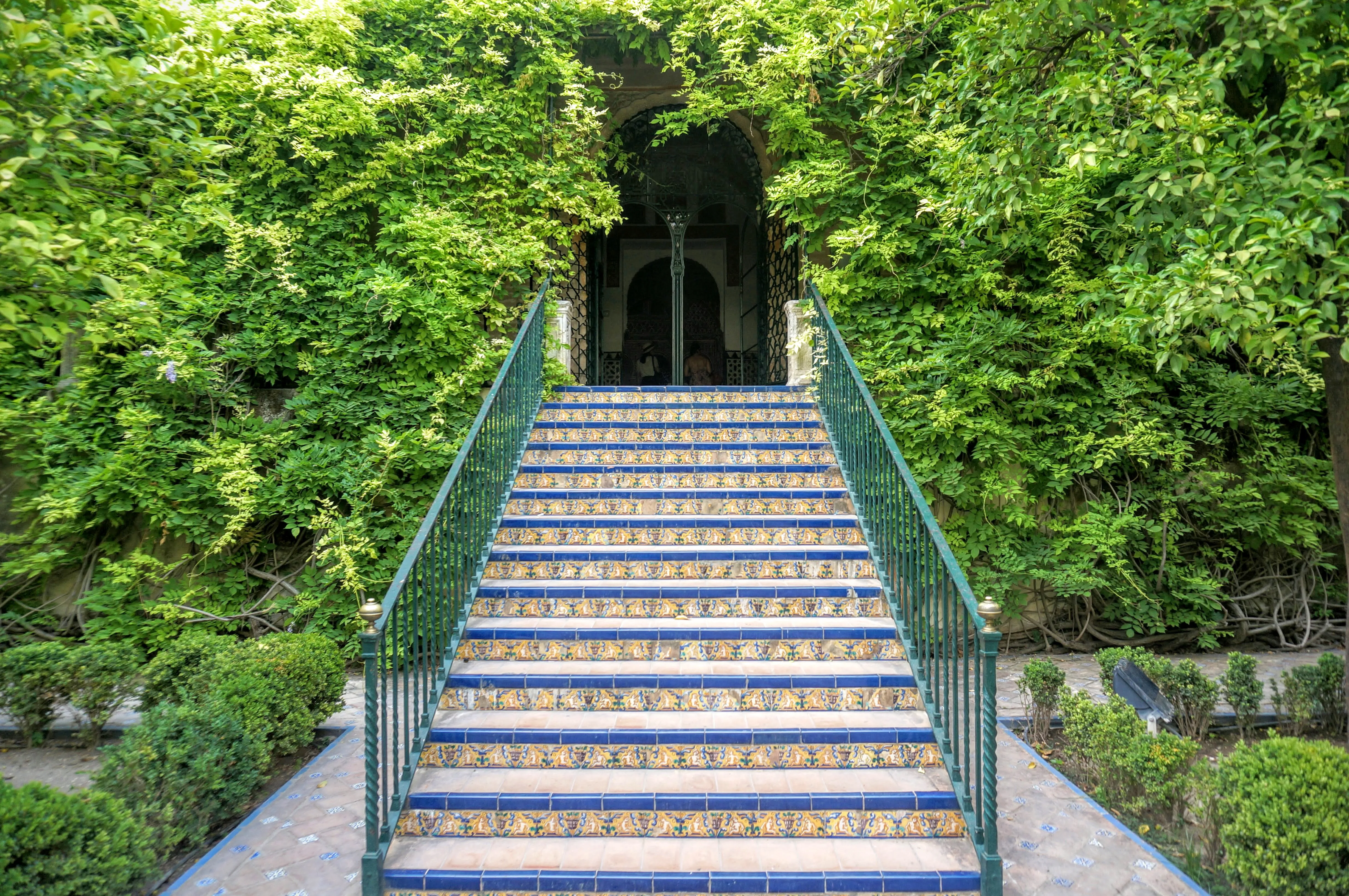 seville alcazar steps.ksBroY7C.jpg