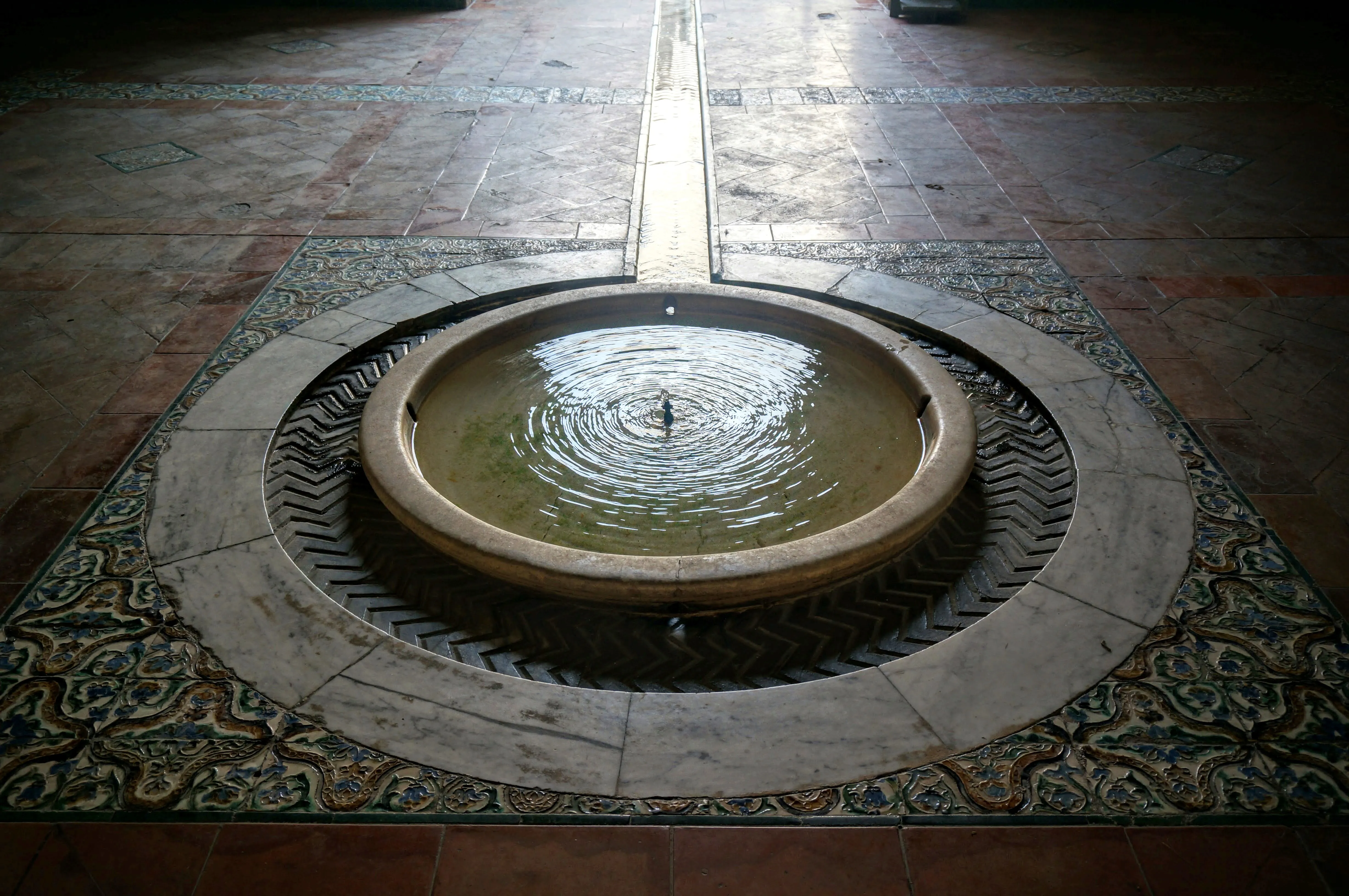 seville alcazar water feature.CopEm3xO.jpg