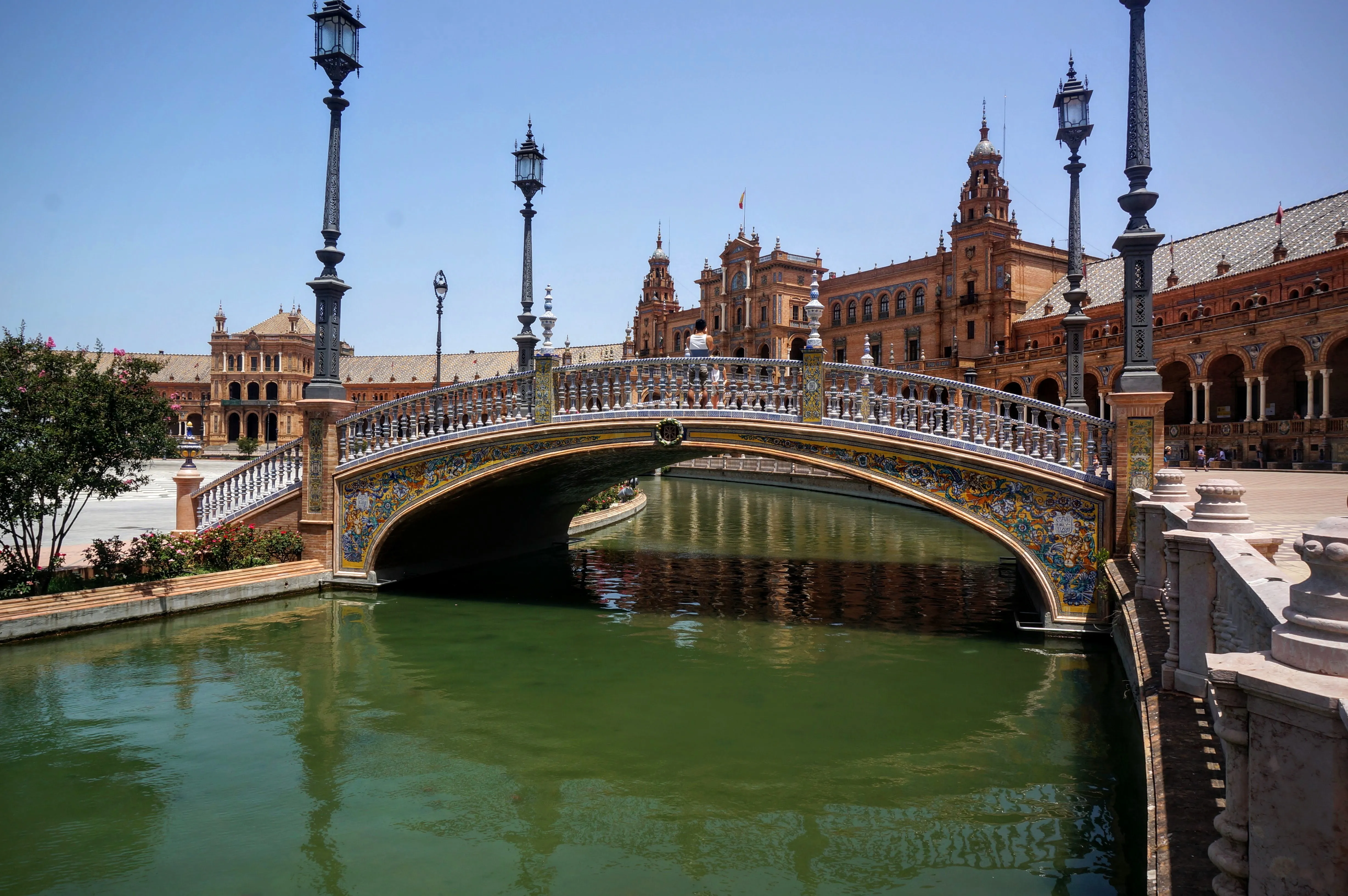 seville plaza espana bridge.BDEo7OZf.jpg