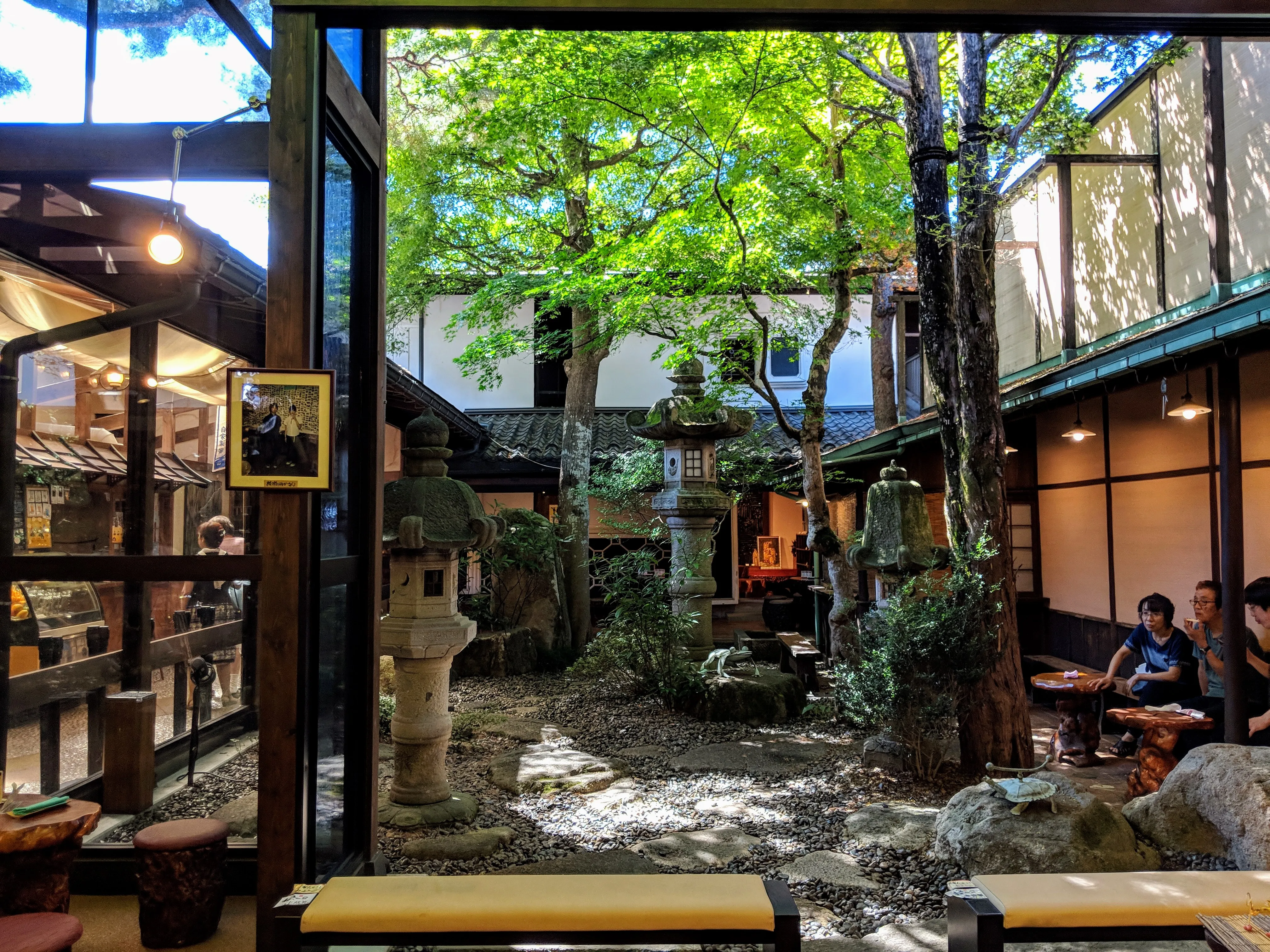 takayama courtyard.pNEduN7w.jpg