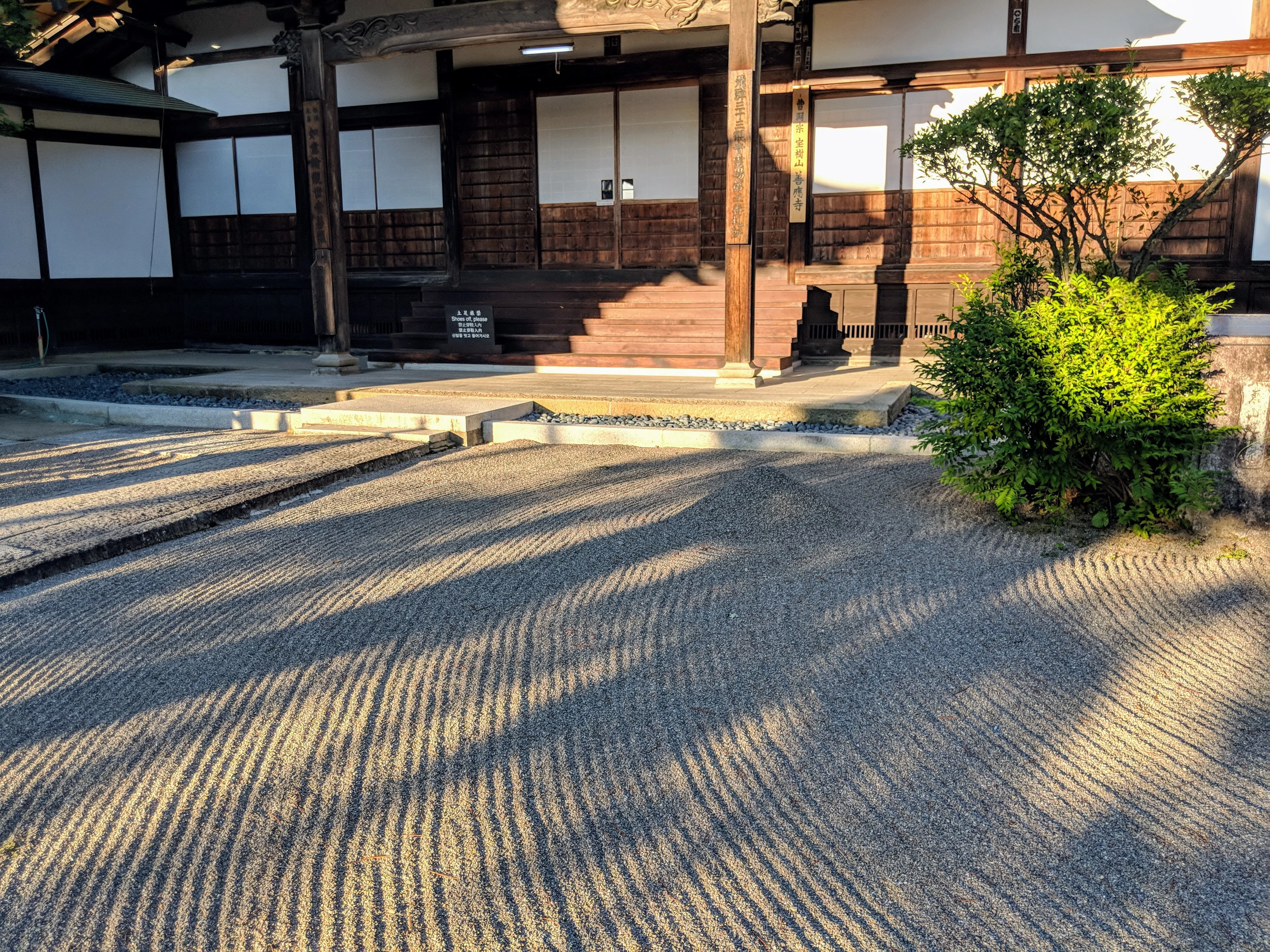 takayama zen garden.DyfBRVaC.jpg