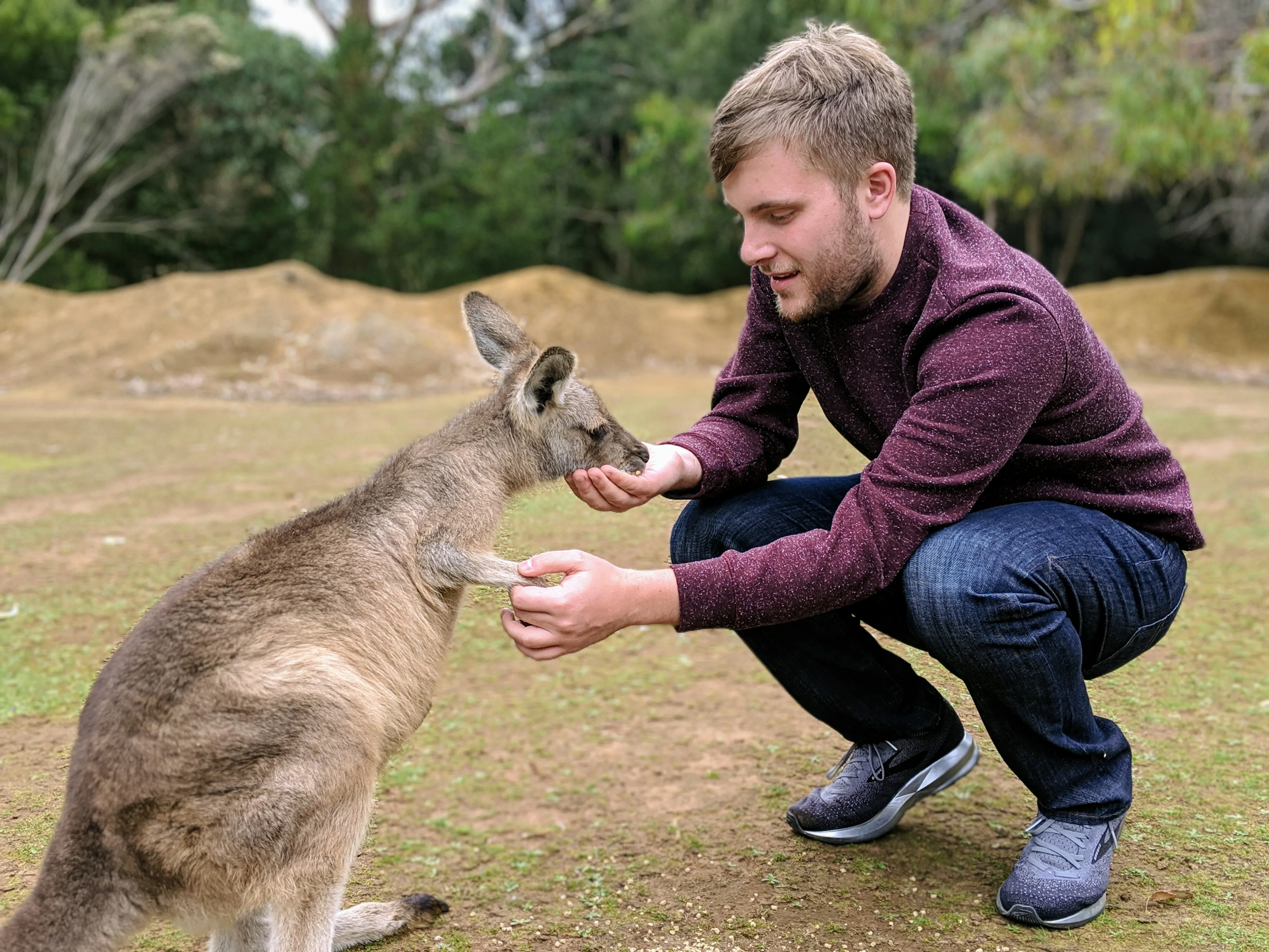 unzoo dan feeding.b1aTt8H2.jpg