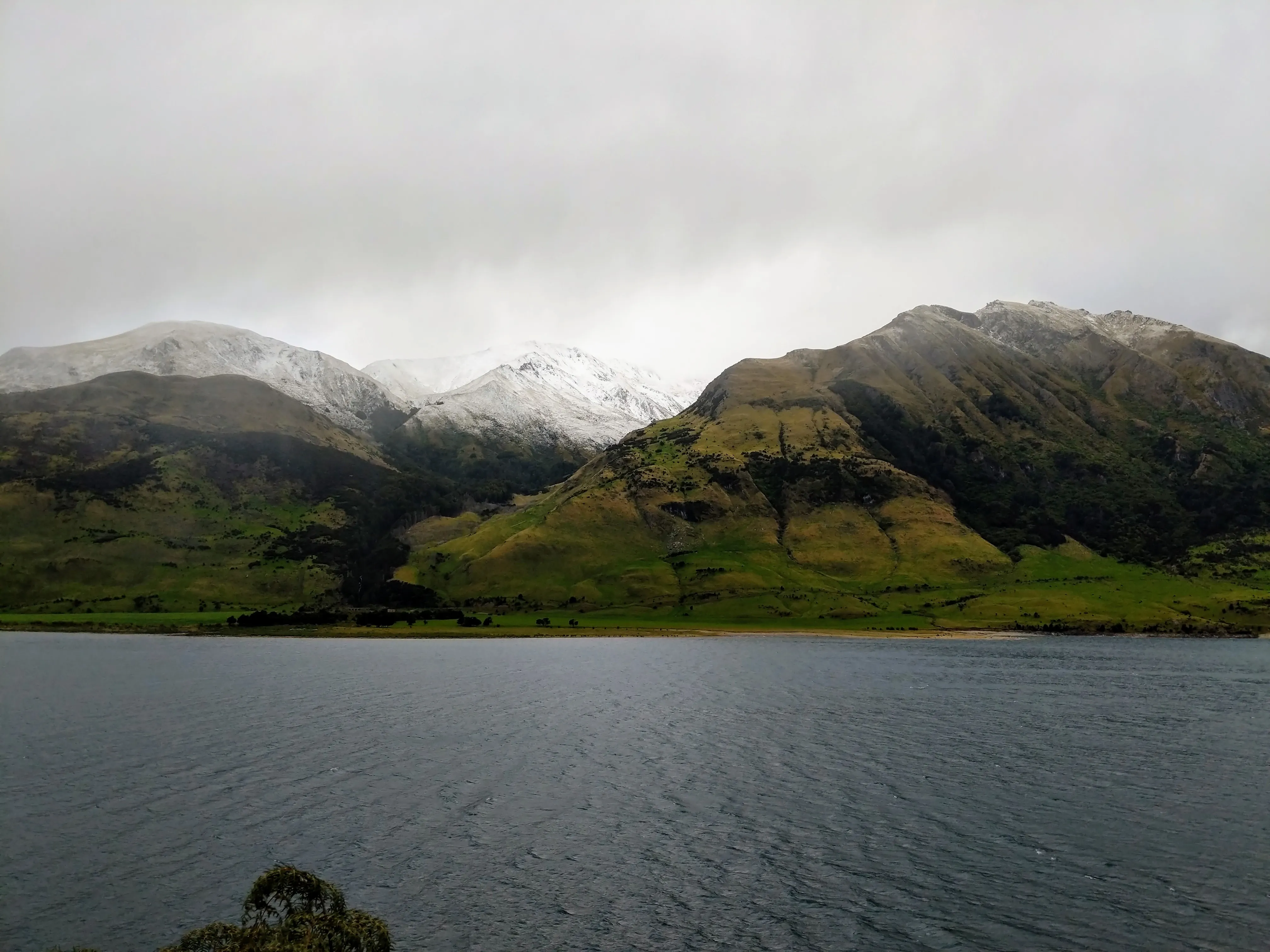 wanaka mountains wide._8h2Cb02.jpg
