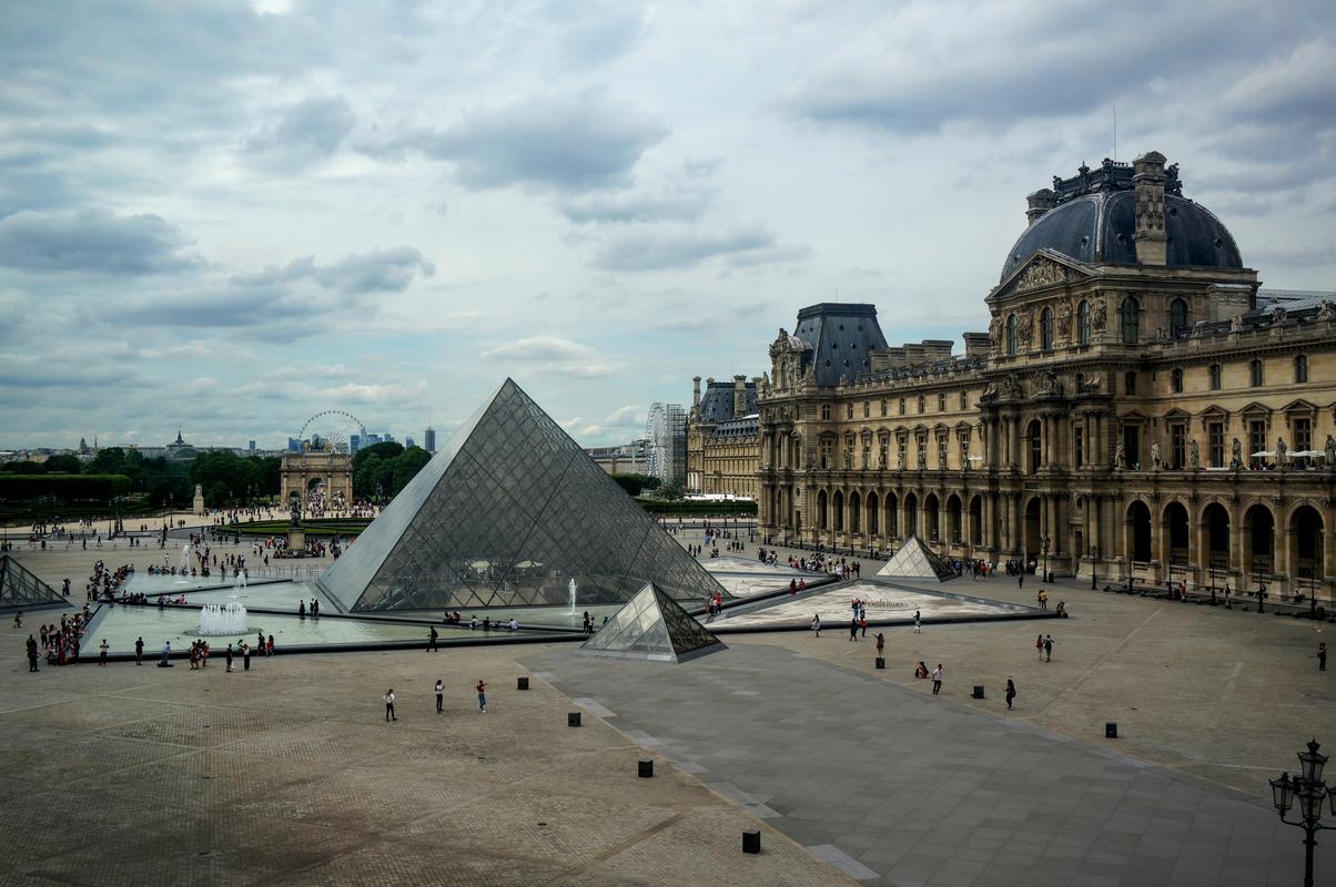 Paris louvre back