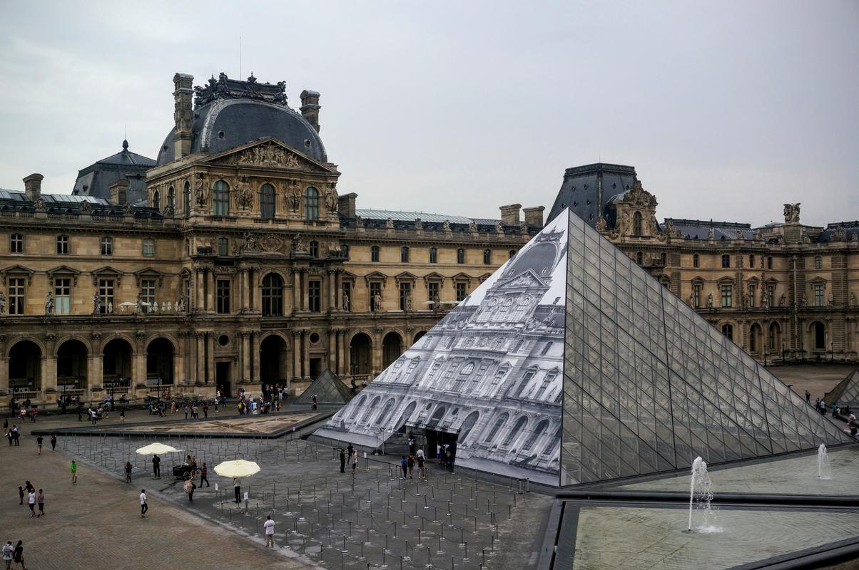 Paris louvre