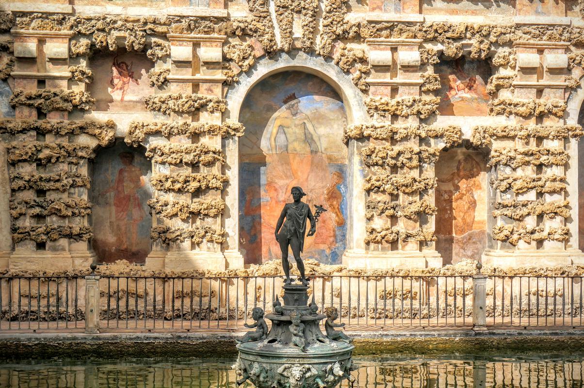 Seville alcazar statue